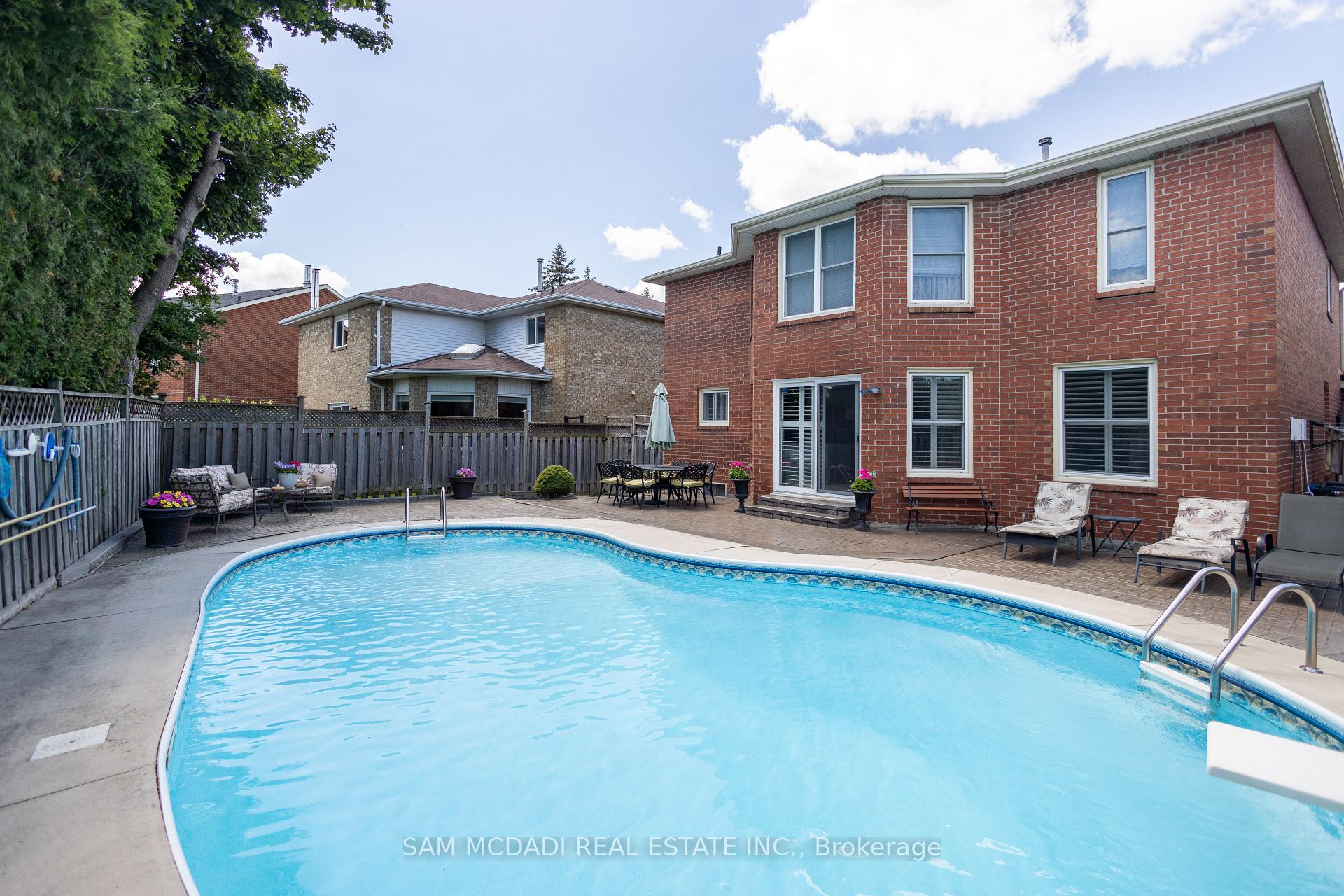 Photo 37 of 69 Parkside Drive, Brampton, Brampton South — HOMEH