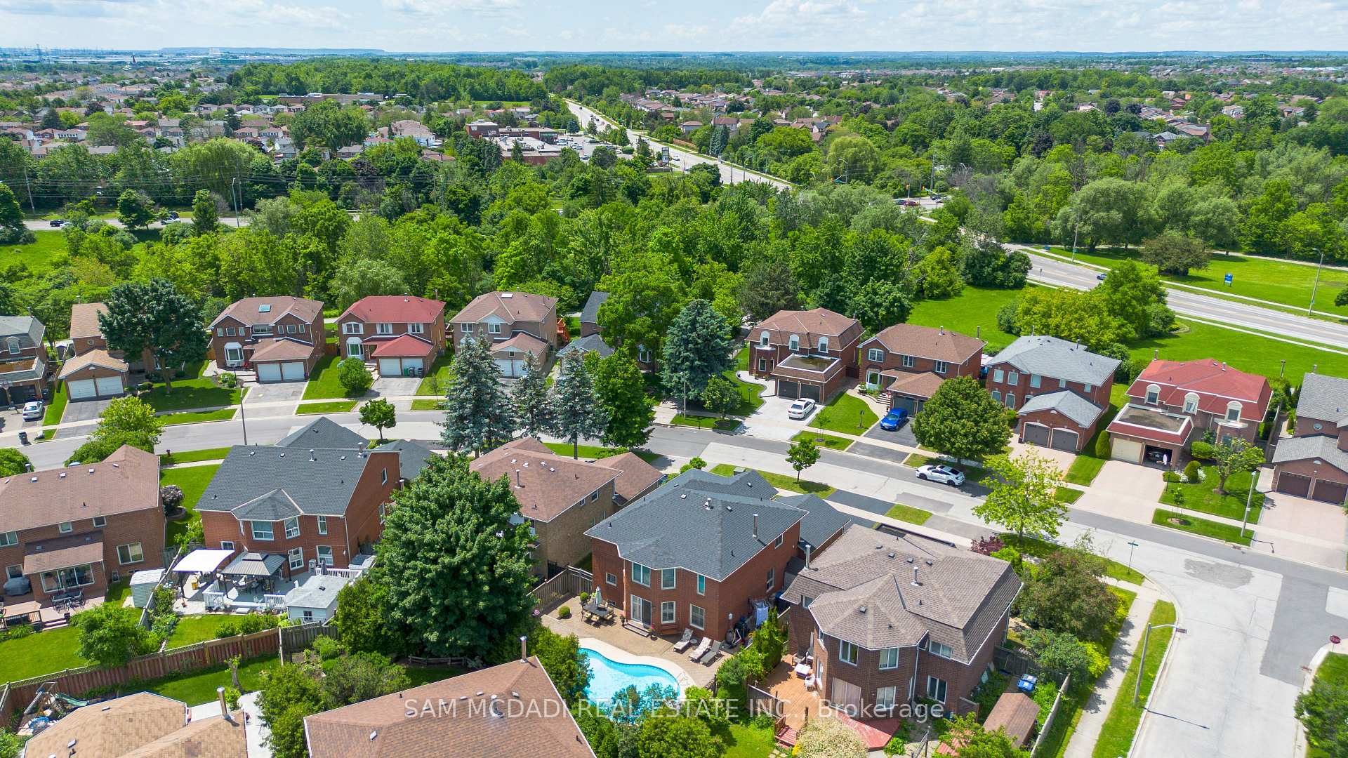 Photo 38 of 69 Parkside Drive, Brampton, Brampton South — HOMEH