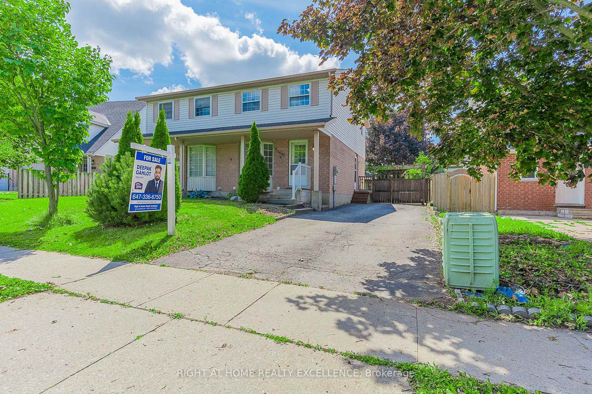 Photo 2 of 1007 Elgin Street N, Cambridge, Greenway-Chaplin — HOMEH