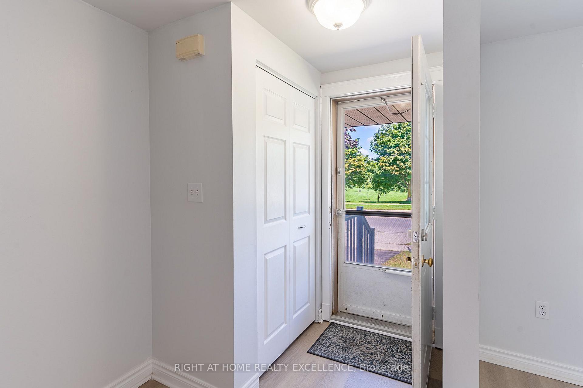 Photo 5 of 1007 Elgin Street N, Cambridge, Greenway-Chaplin — HOMEH
