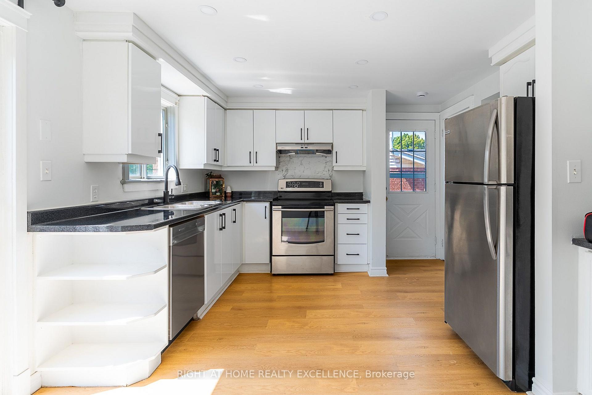Photo 11 of 1007 Elgin Street N, Cambridge, Greenway-Chaplin — HOMEH