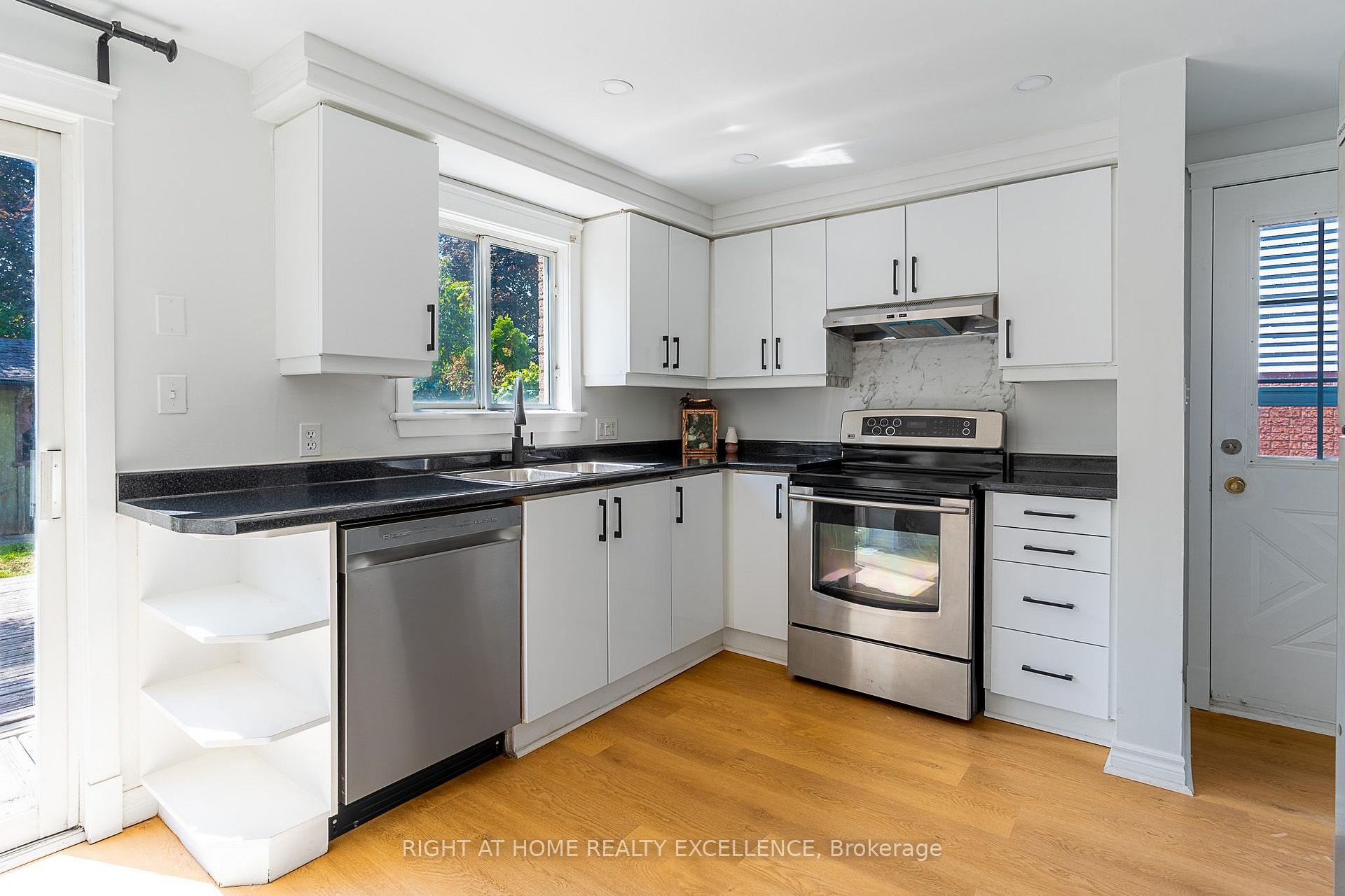 Photo 12 of 1007 Elgin Street N, Cambridge, Greenway-Chaplin — HOMEH