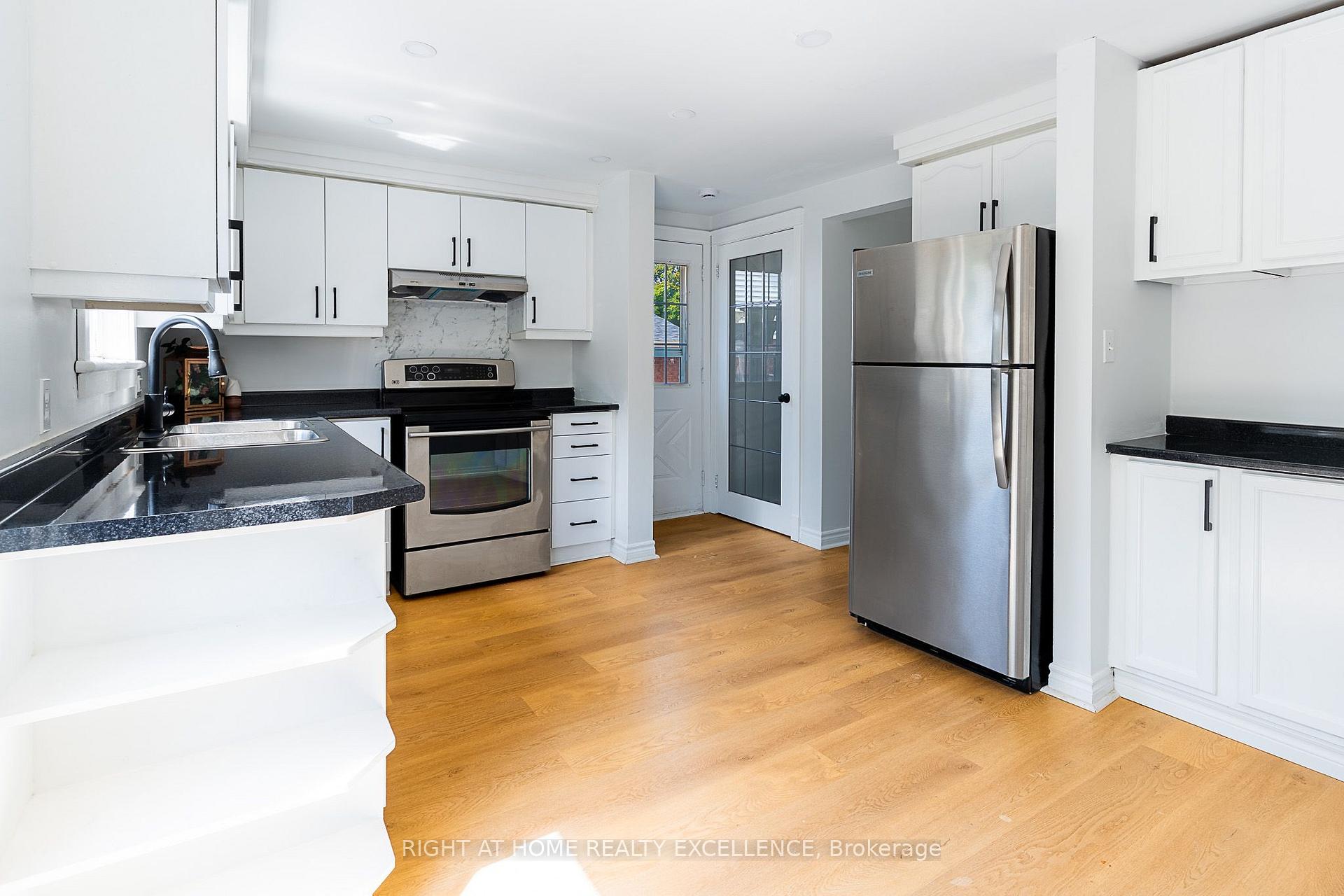 Photo 15 of 1007 Elgin Street N, Cambridge, Greenway-Chaplin — HOMEH
