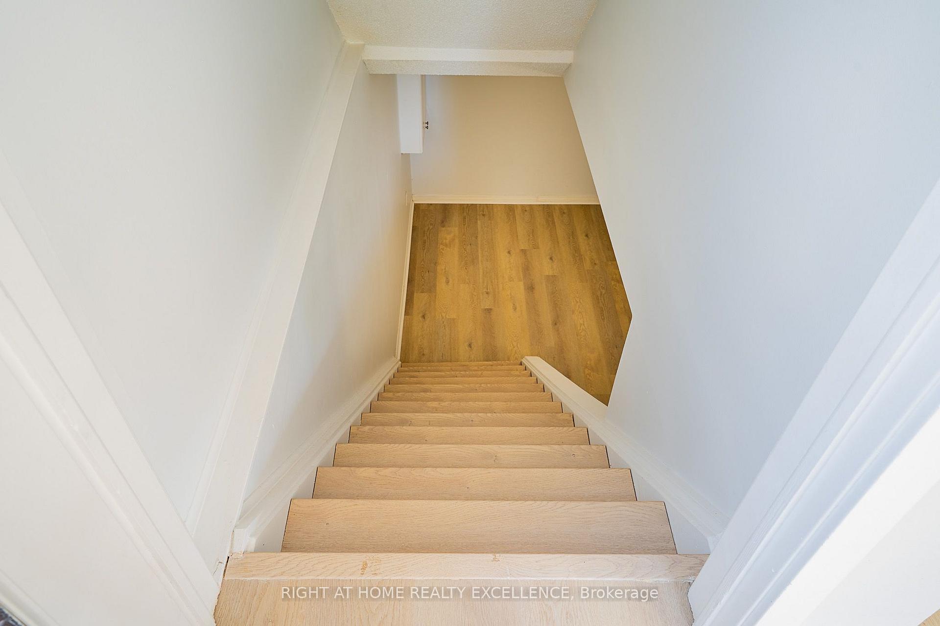 Photo 17 of 1007 Elgin Street N, Cambridge, Greenway-Chaplin — HOMEH