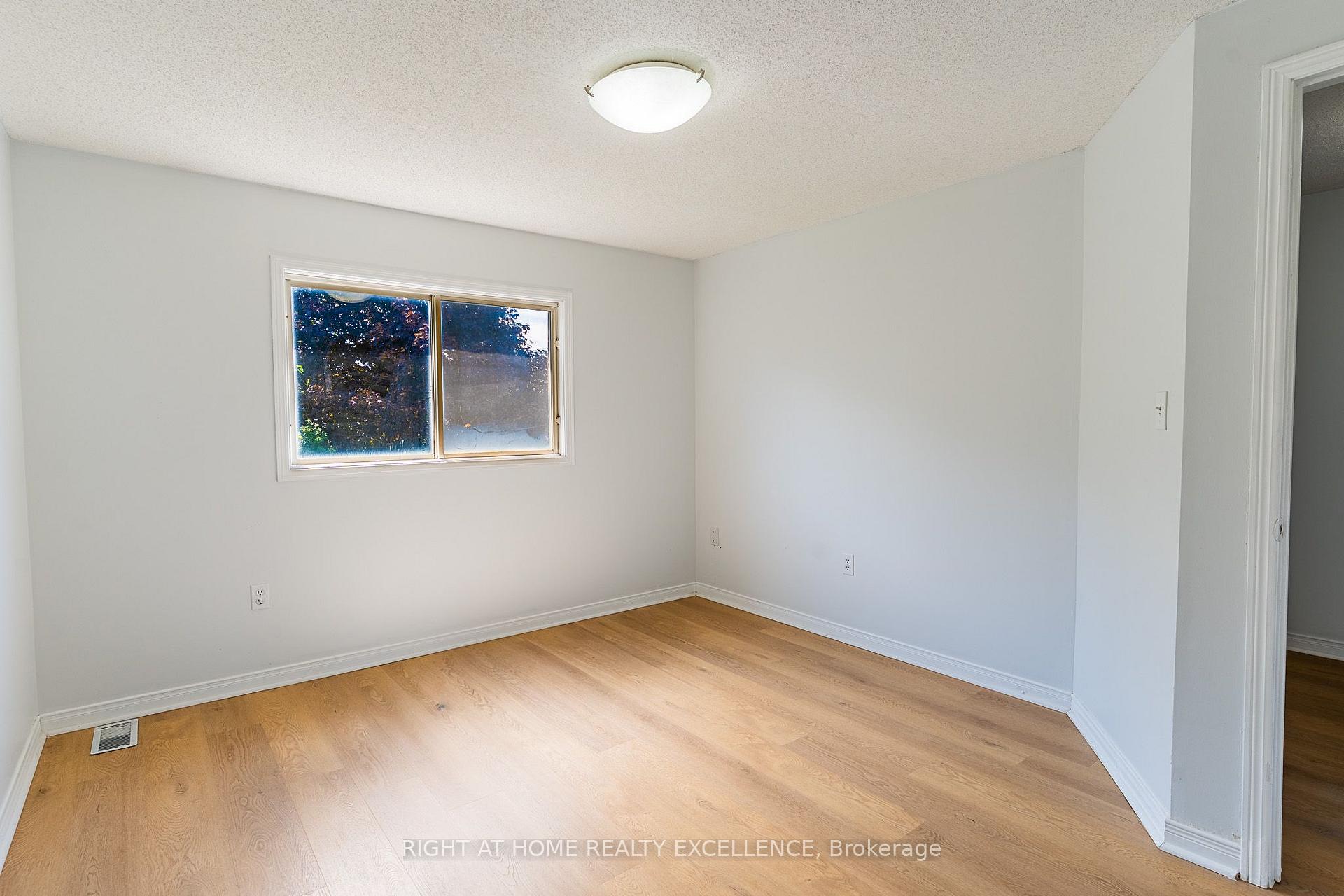 Photo 25 of 1007 Elgin Street N, Cambridge, Greenway-Chaplin — HOMEH