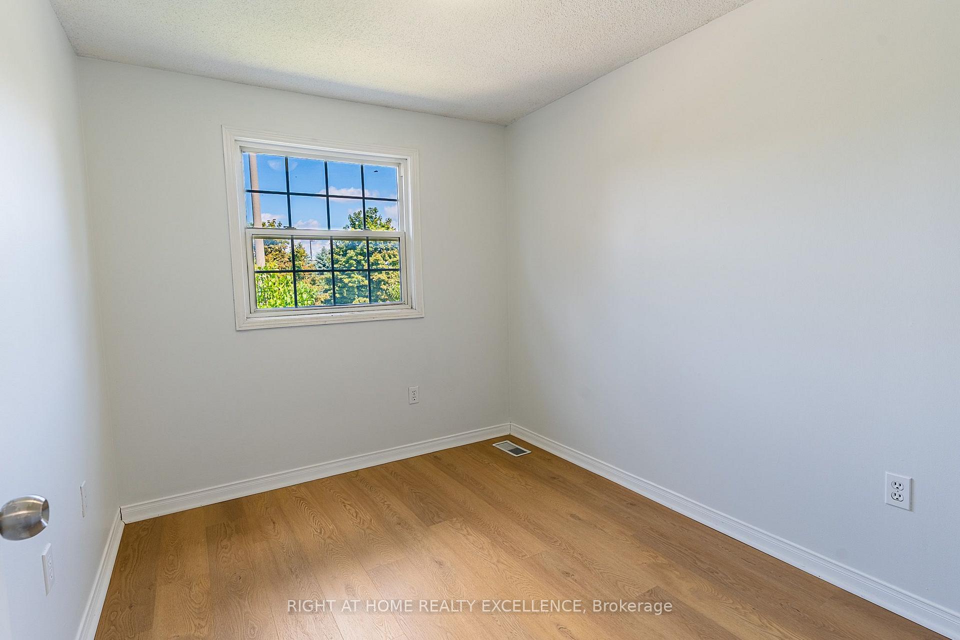 Photo 28 of 1007 Elgin Street N, Cambridge, Greenway-Chaplin — HOMEH