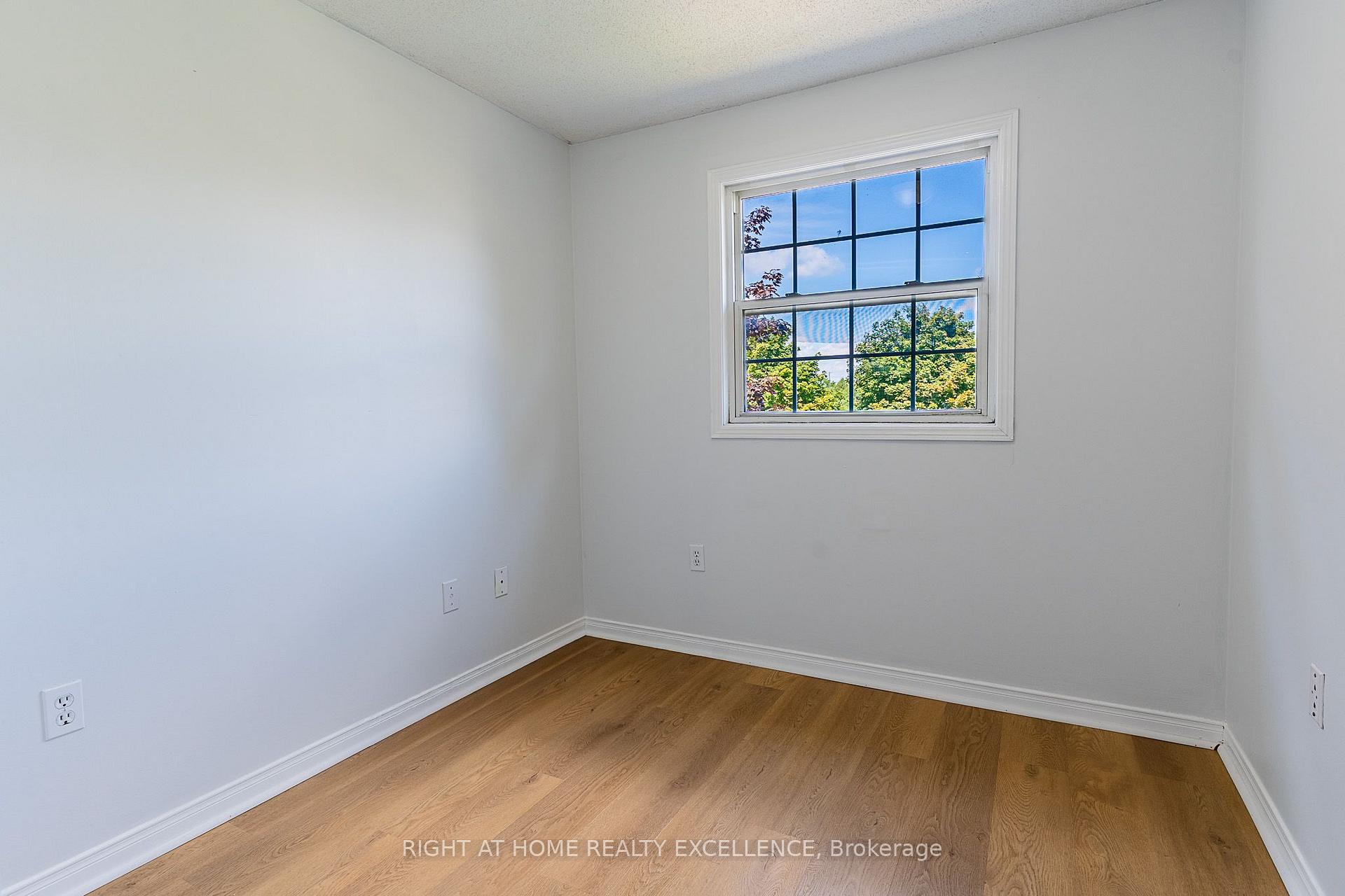 Photo 30 of 1007 Elgin Street N, Cambridge, Greenway-Chaplin — HOMEH
