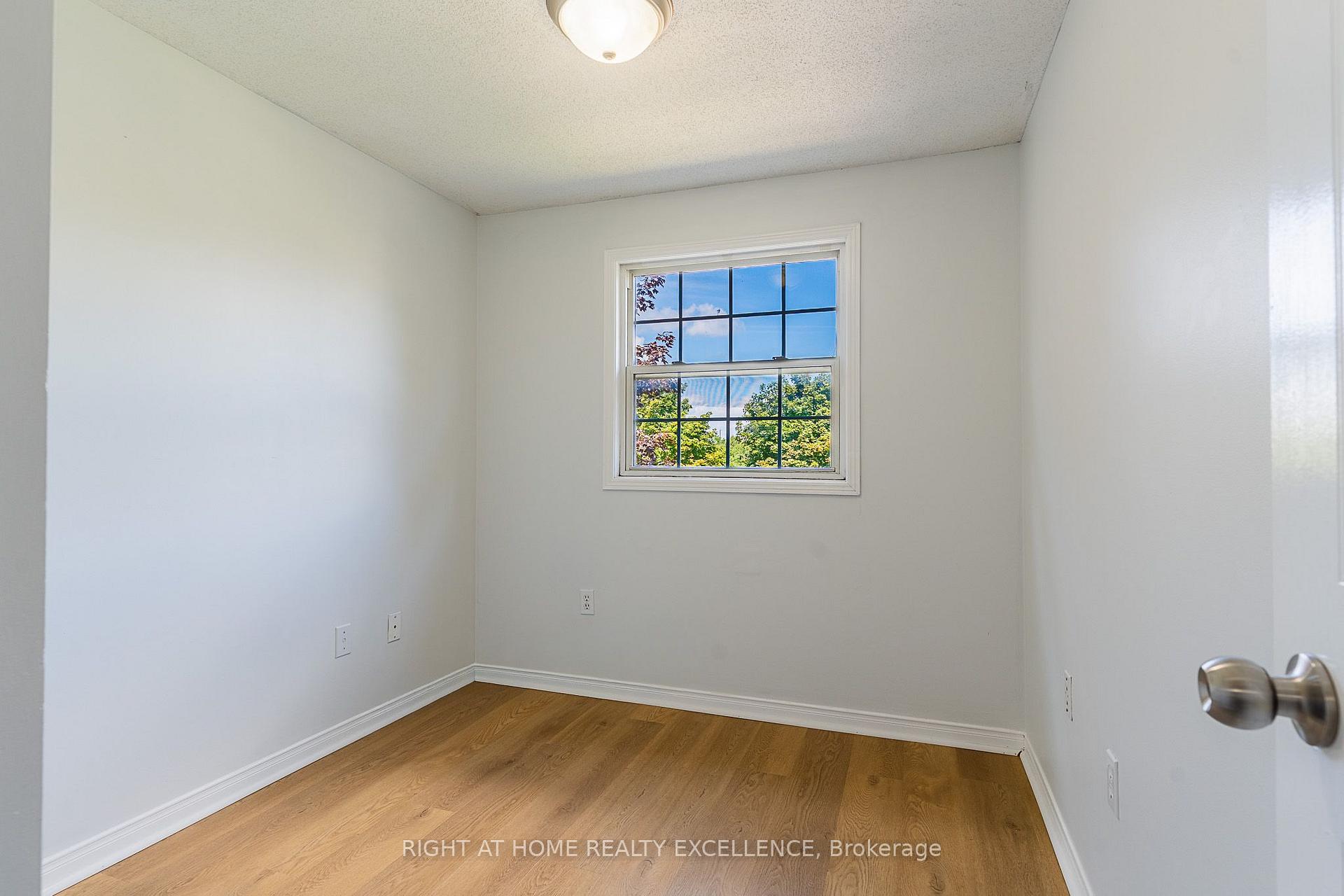 Photo 31 of 1007 Elgin Street N, Cambridge, Greenway-Chaplin — HOMEH
