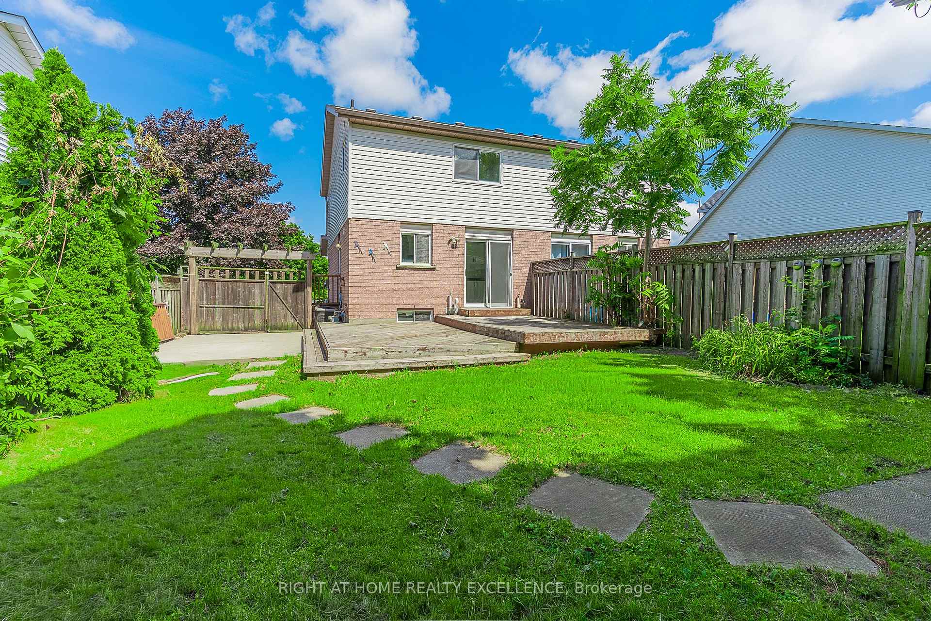 Photo 37 of 1007 Elgin Street N, Cambridge, Greenway-Chaplin — HOMEH