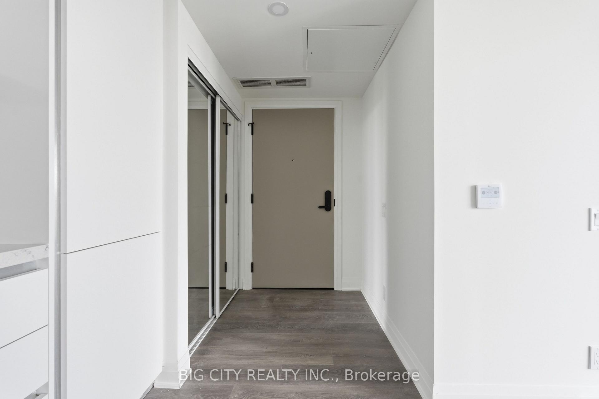 Photo 3 of Unit 1605, 25 Frederick Todd Way, Toronto, Leaside — HOMEH