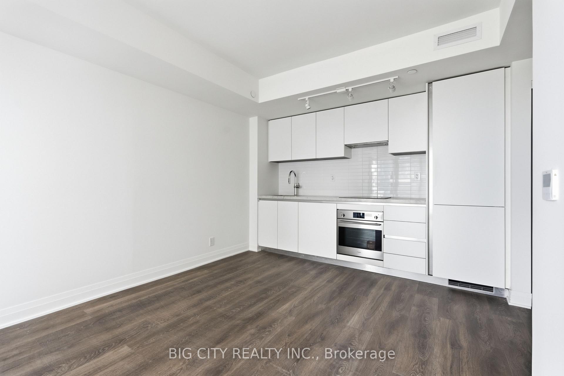 Photo 5 of Unit 1605, 25 Frederick Todd Way, Toronto, Leaside — HOMEH