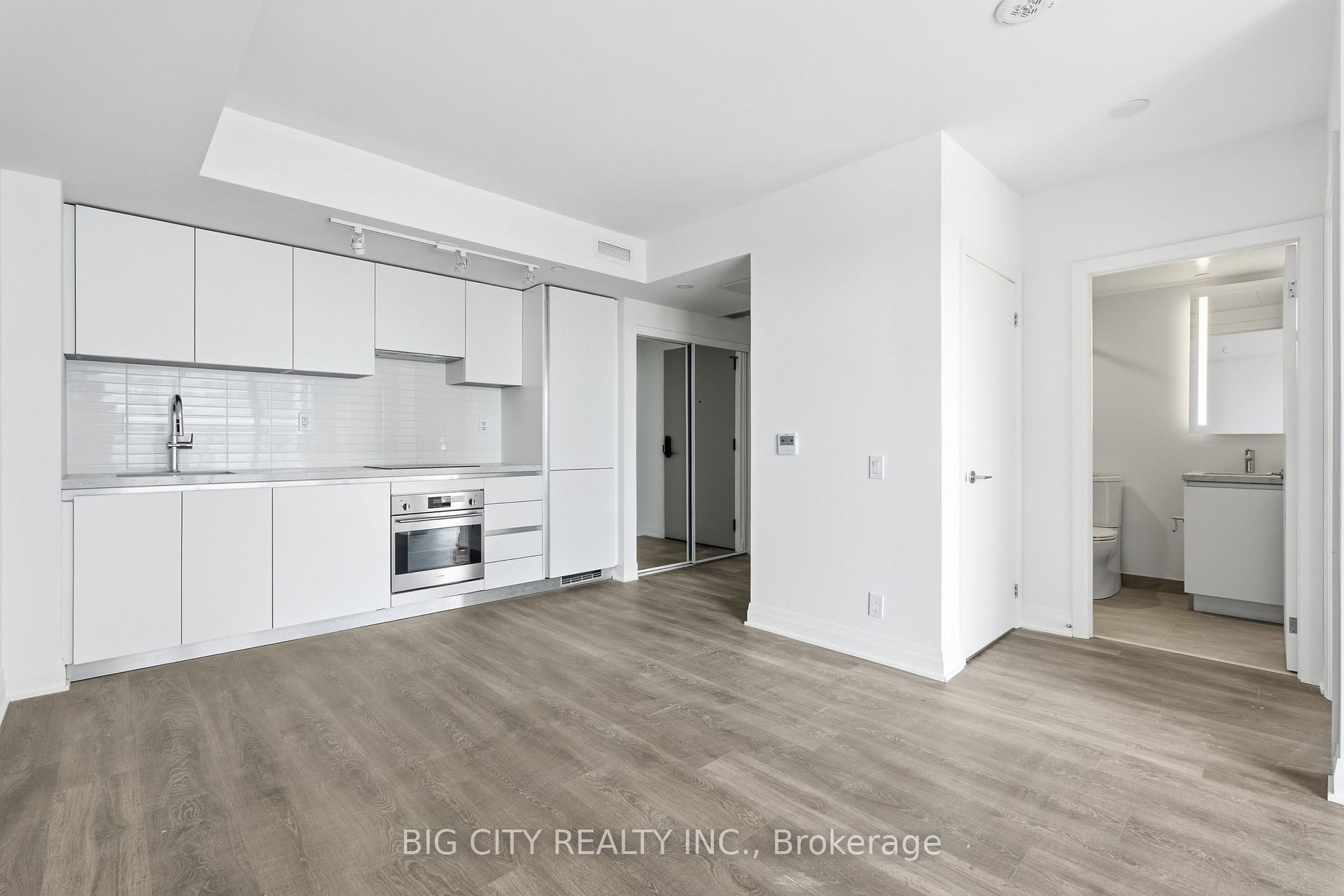 Photo 7 of Unit 1605, 25 Frederick Todd Way, Toronto, Leaside — HOMEH