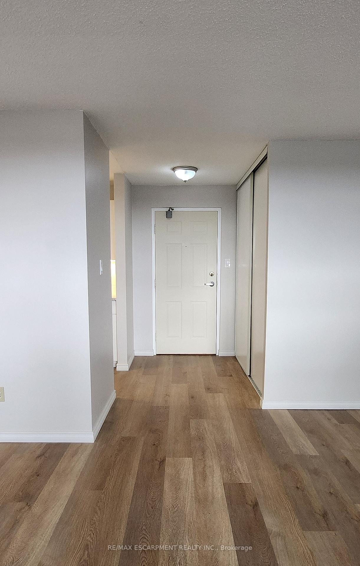 Photo 5 of Unit 501, 421 Fairview Drive, Brantford, Fairview - Brantford — HOMEH