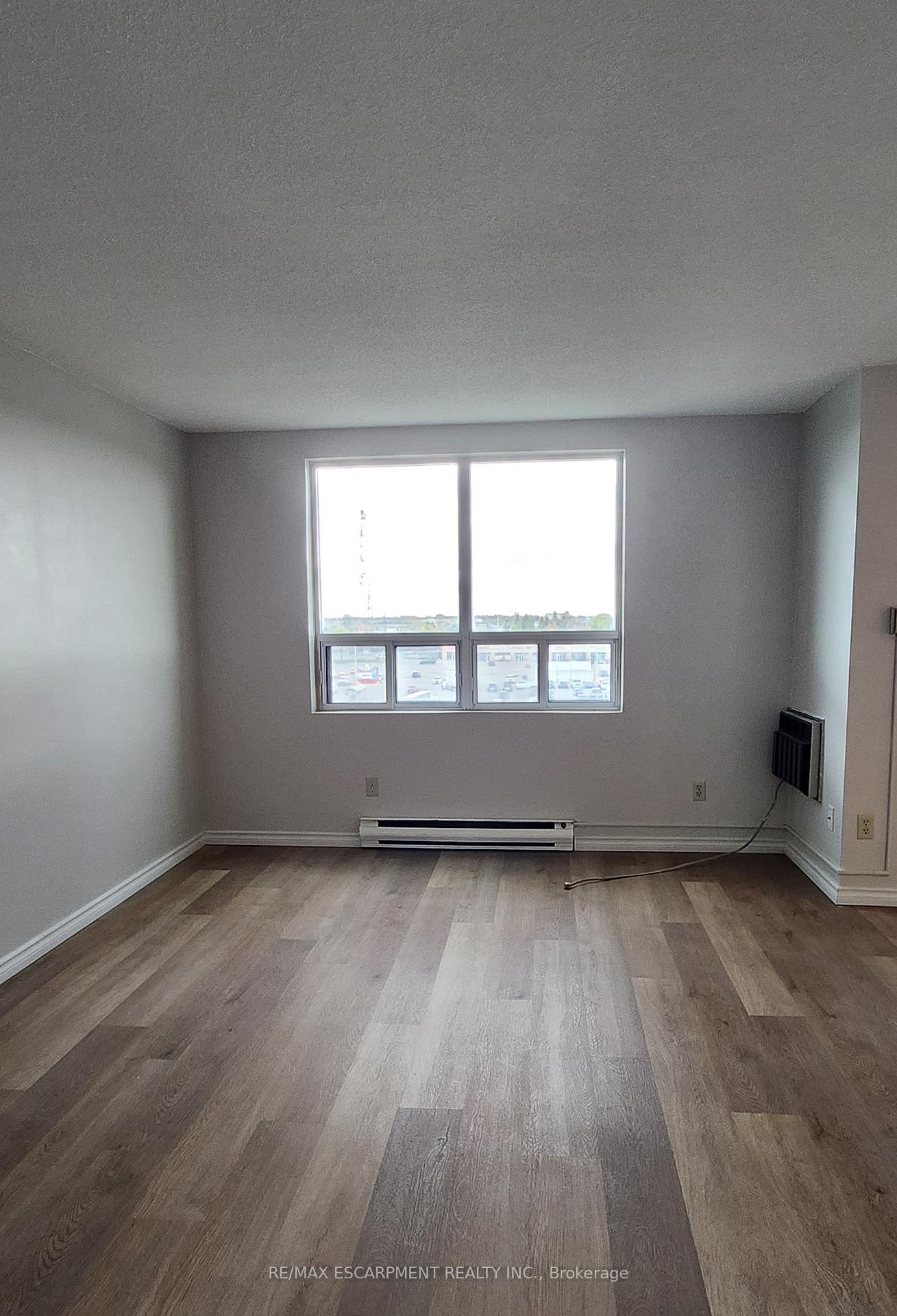 Photo 8 of Unit 501, 421 Fairview Drive, Brantford, Fairview - Brantford — HOMEH