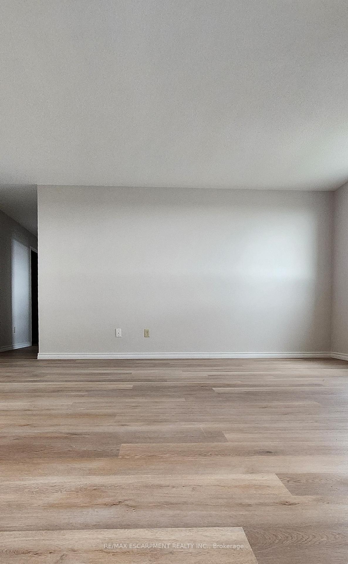 Photo 10 of Unit 501, 421 Fairview Drive, Brantford, Fairview - Brantford — HOMEH