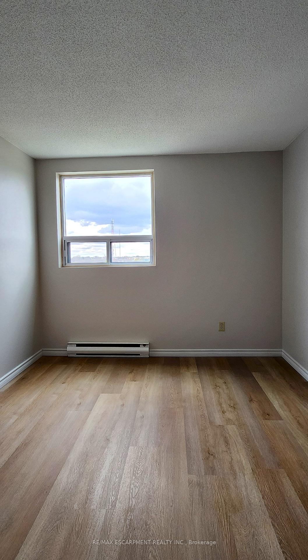 Photo 18 of Unit 501, 421 Fairview Drive, Brantford, Fairview - Brantford — HOMEH