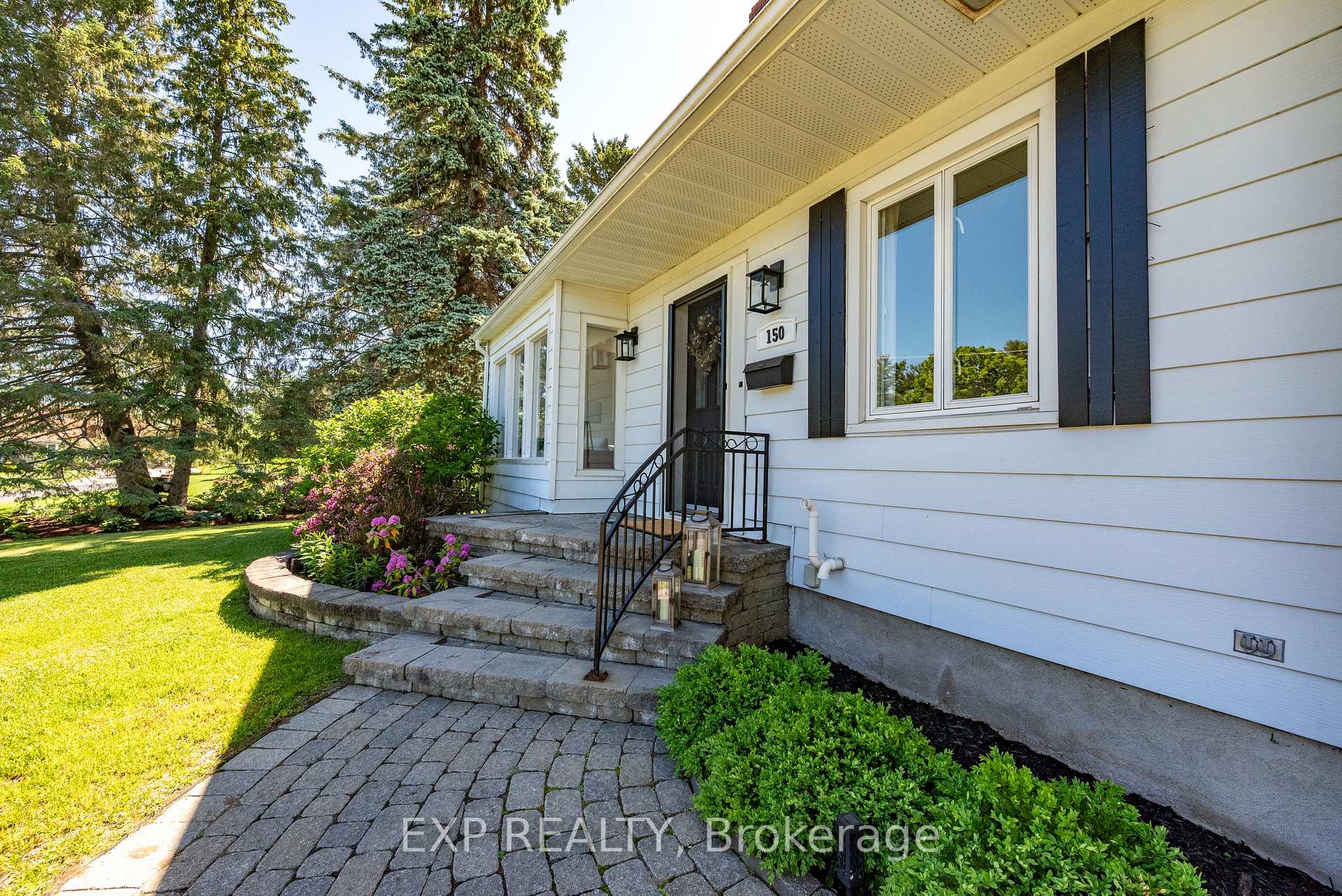 Photo 2 of 150 Stevenson Crescent, Renfrew, Renfrew — HOMEH