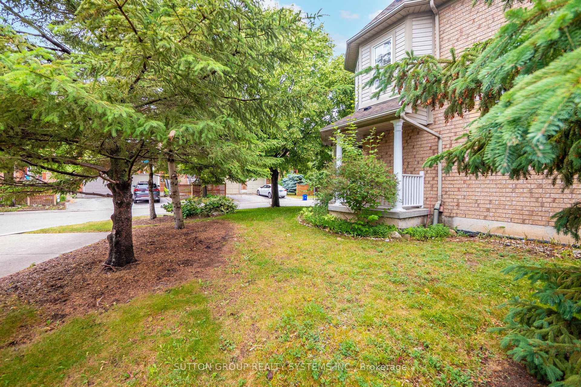 Photo 2 of Unit 35, 2871 Darien Road, Burlington, Rose — HOMEH