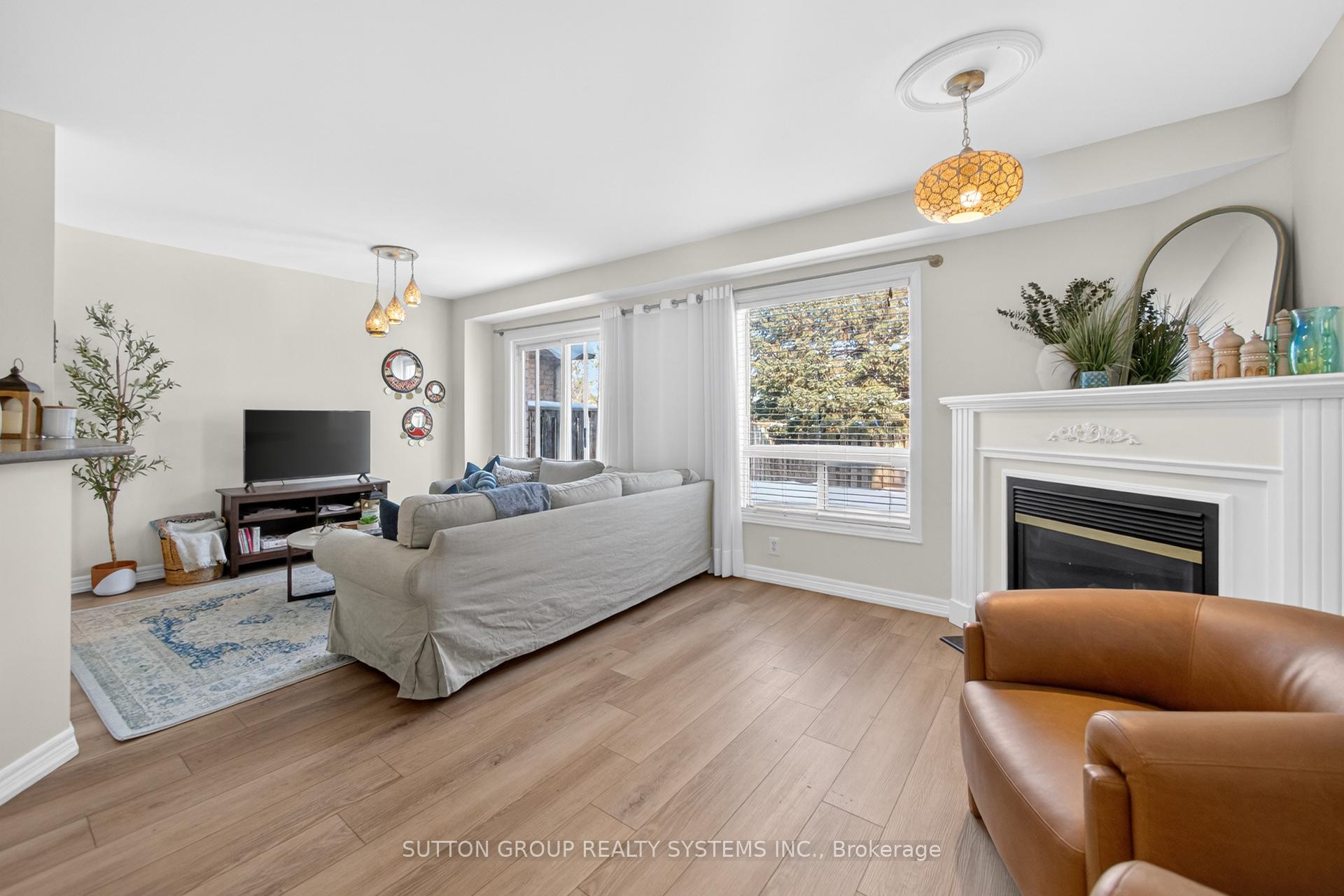 Photo 14 of Unit 35, 2871 Darien Road, Burlington, Rose — HOMEH