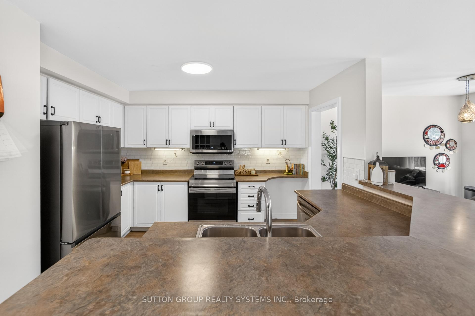Photo 17 of Unit 35, 2871 Darien Road, Burlington, Rose — HOMEH