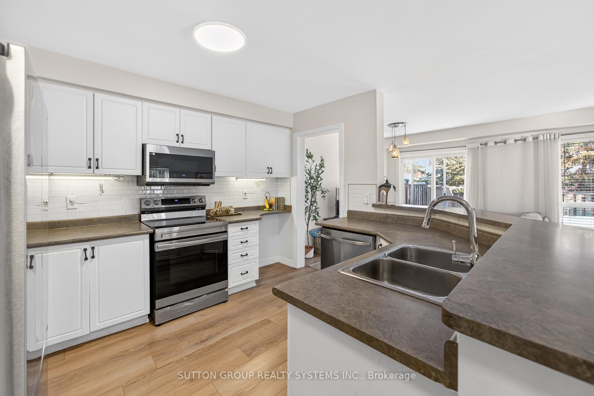 Photo 18 of Unit 35, 2871 Darien Road, Burlington, Rose — HOMEH