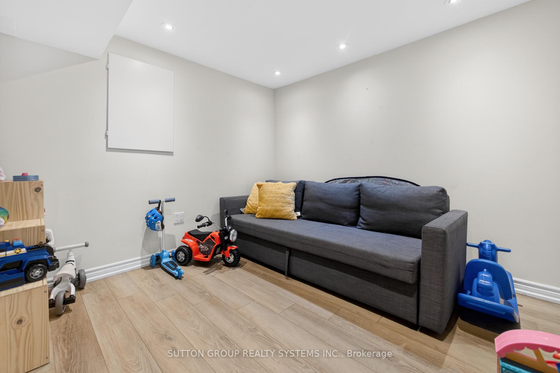 Photo 36 of Unit 35, 2871 Darien Road, Burlington, Rose — HOMEH