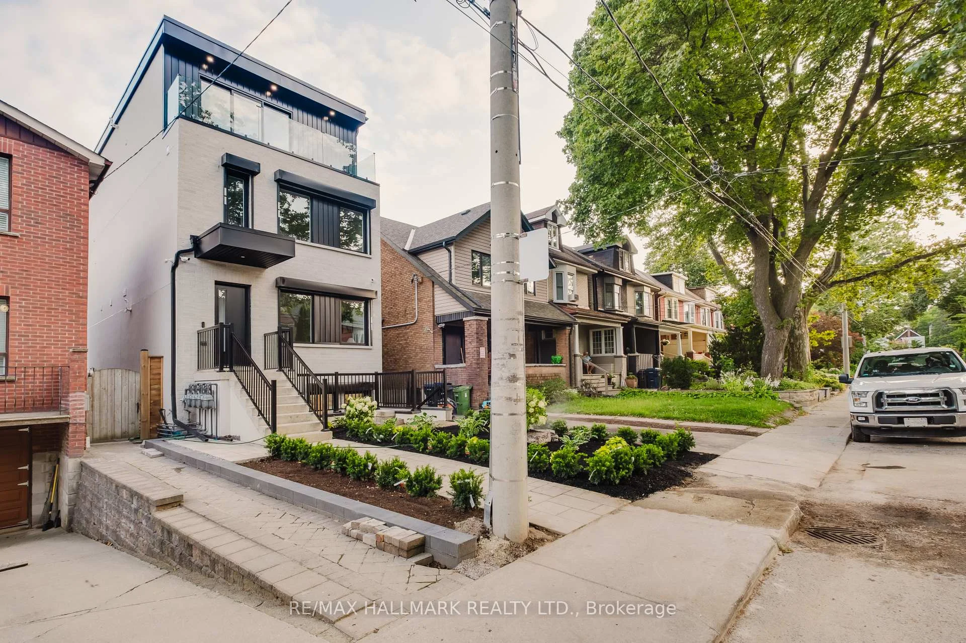 Photo 6 of Unit 1, 37 Milverton Boulevard, Toronto, Danforth — HOMEH
