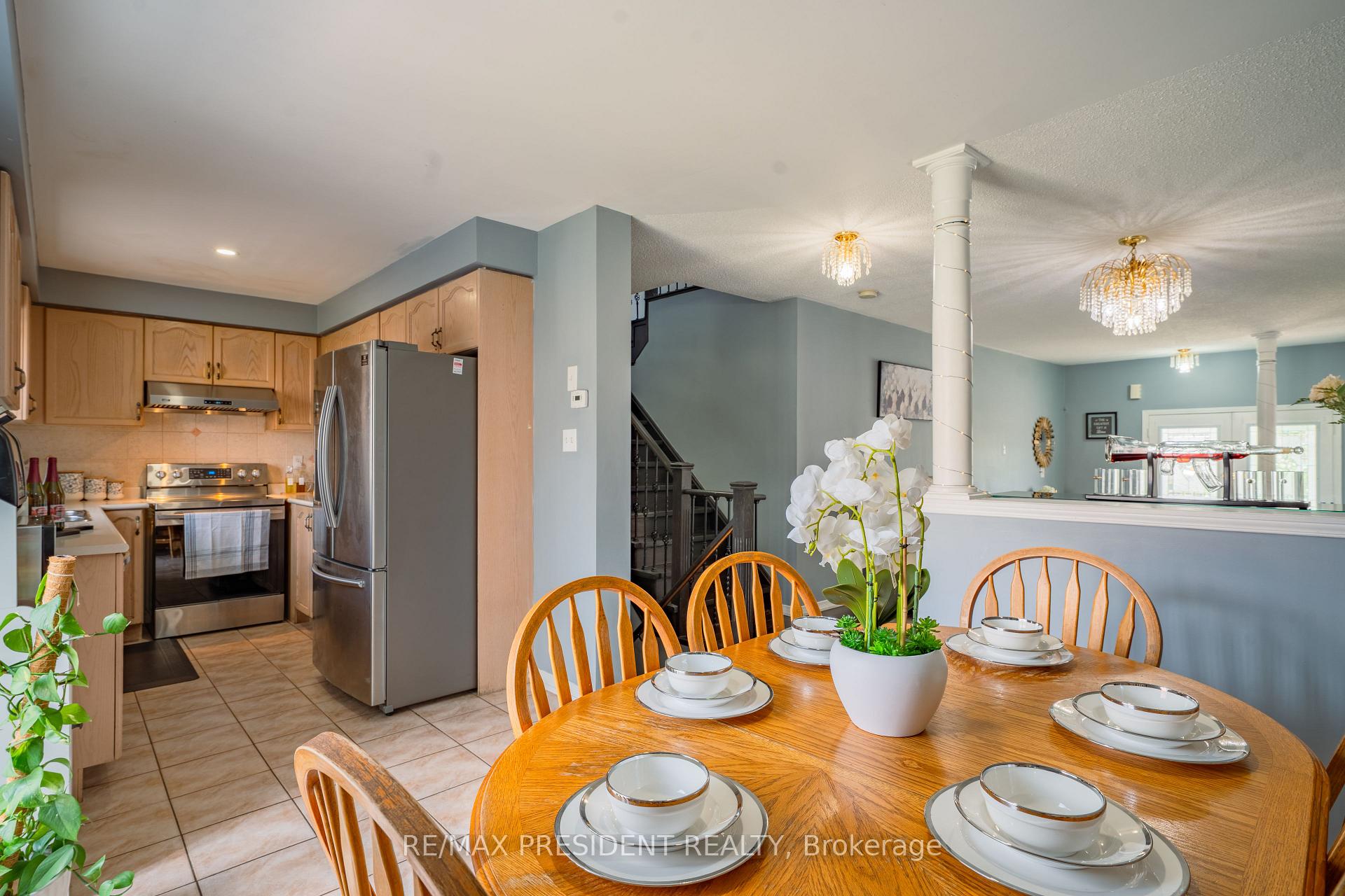 Photo 13 of 4 Redfinch Way, Brampton, Fletcher's Meadow — HOMEH