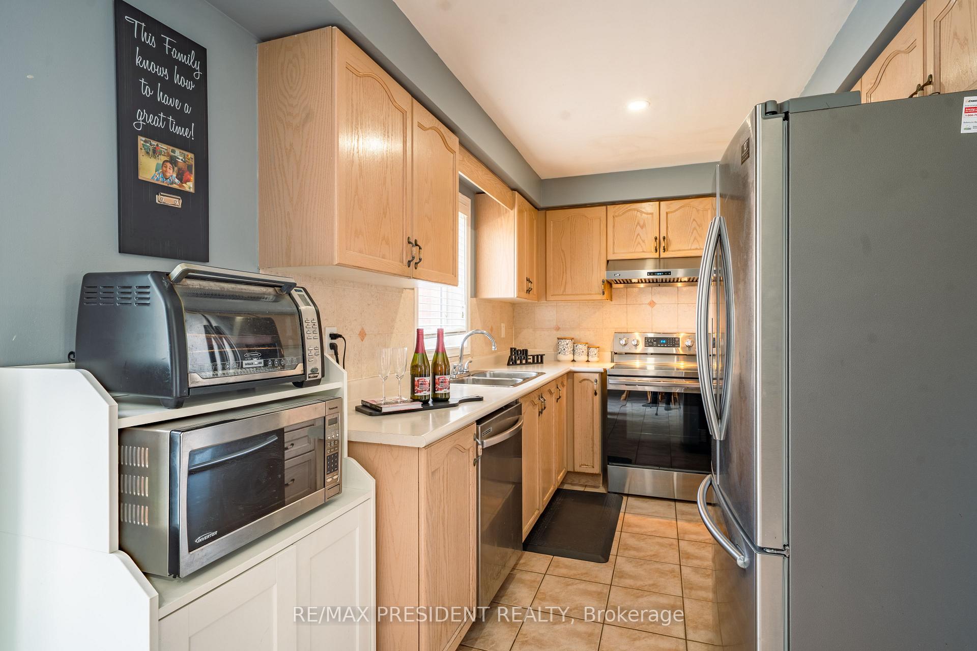 Photo 15 of 4 Redfinch Way, Brampton, Fletcher's Meadow — HOMEH