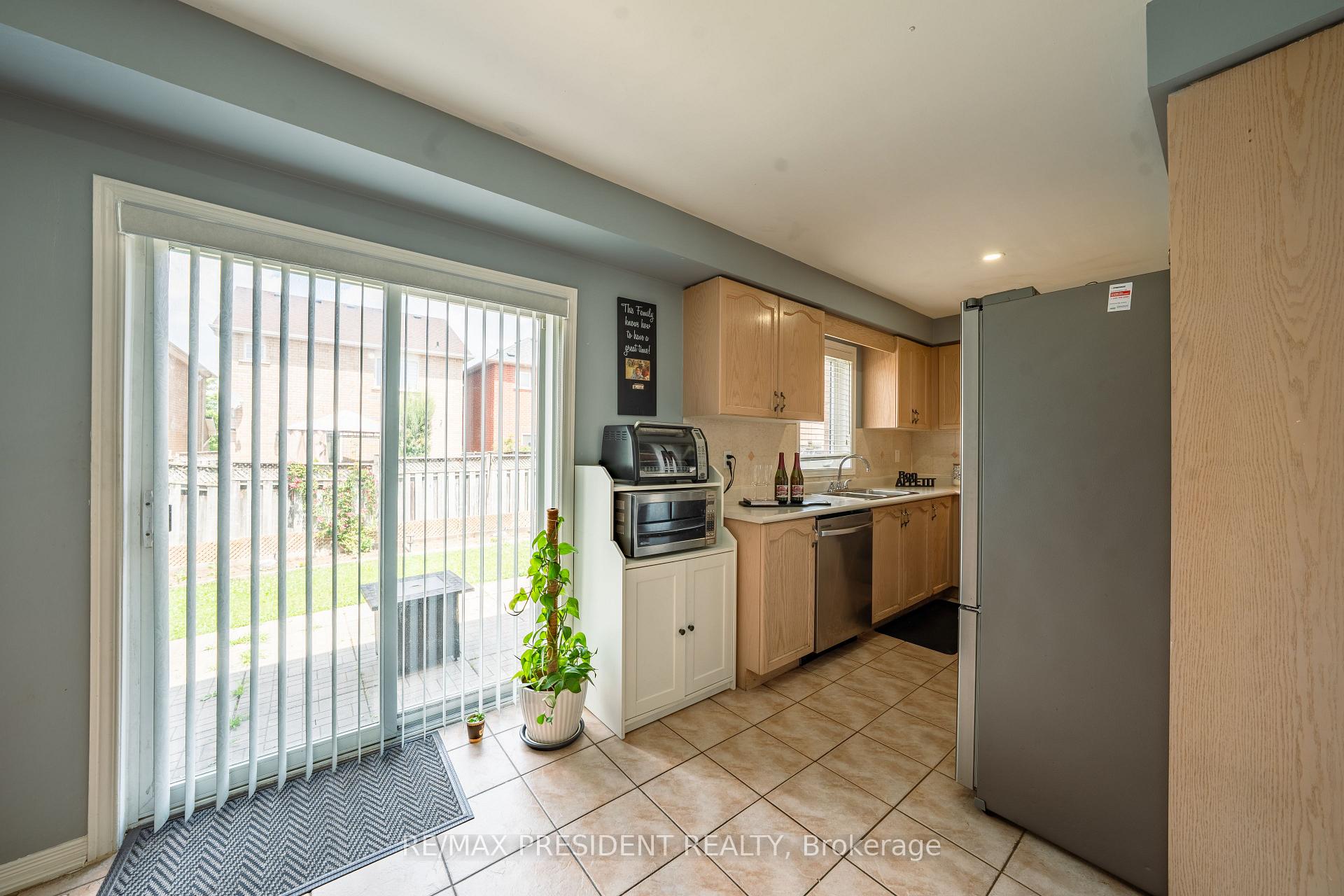 Photo 17 of 4 Redfinch Way, Brampton, Fletcher's Meadow — HOMEH