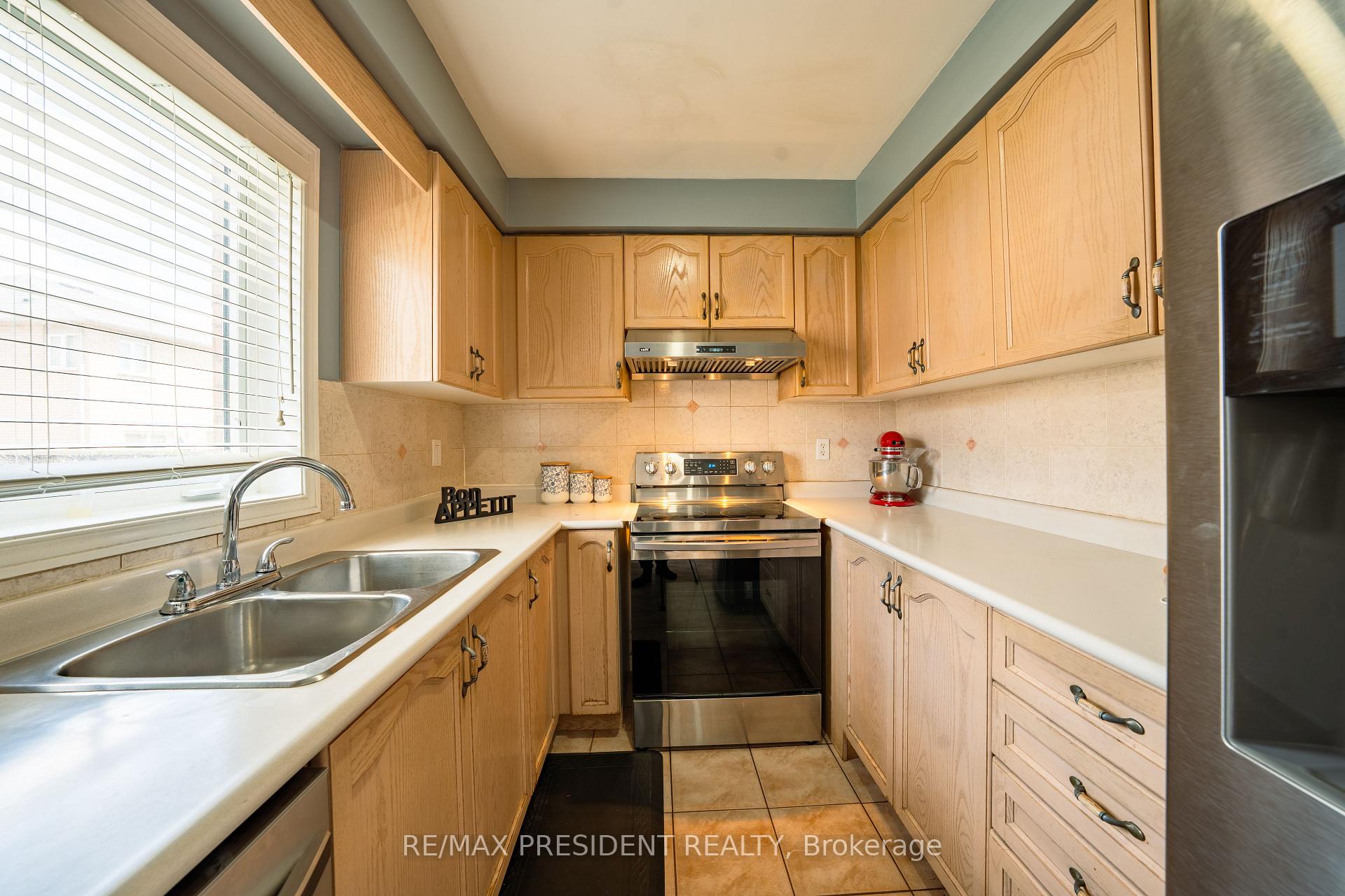 Photo 18 of 4 Redfinch Way, Brampton, Fletcher's Meadow — HOMEH