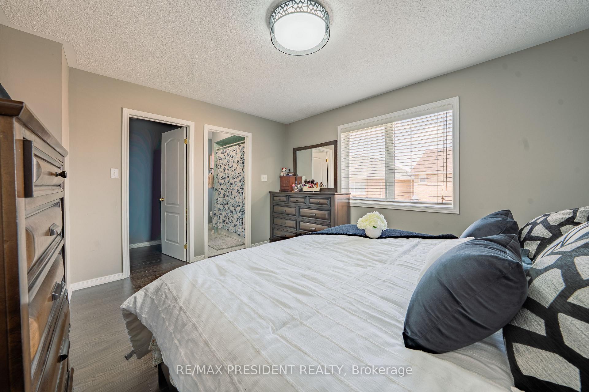 Photo 32 of 4 Redfinch Way, Brampton, Fletcher's Meadow — HOMEH