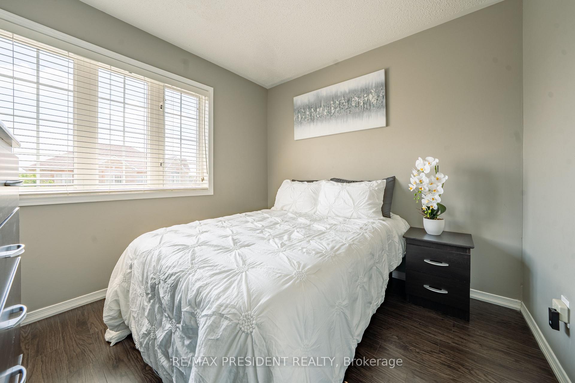 Photo 37 of 4 Redfinch Way, Brampton, Fletcher's Meadow — HOMEH