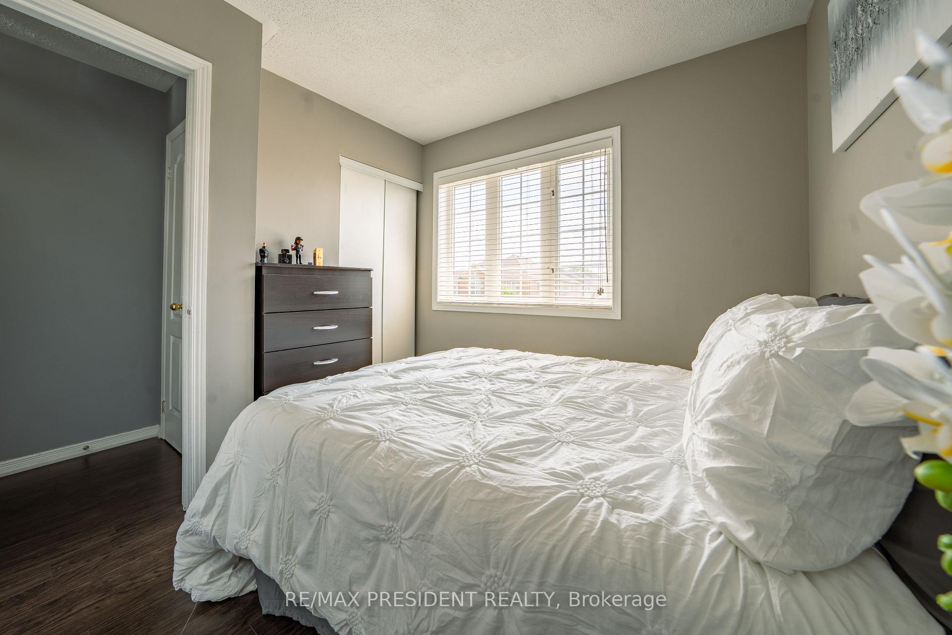 Photo 38 of 4 Redfinch Way, Brampton, Fletcher's Meadow — HOMEH