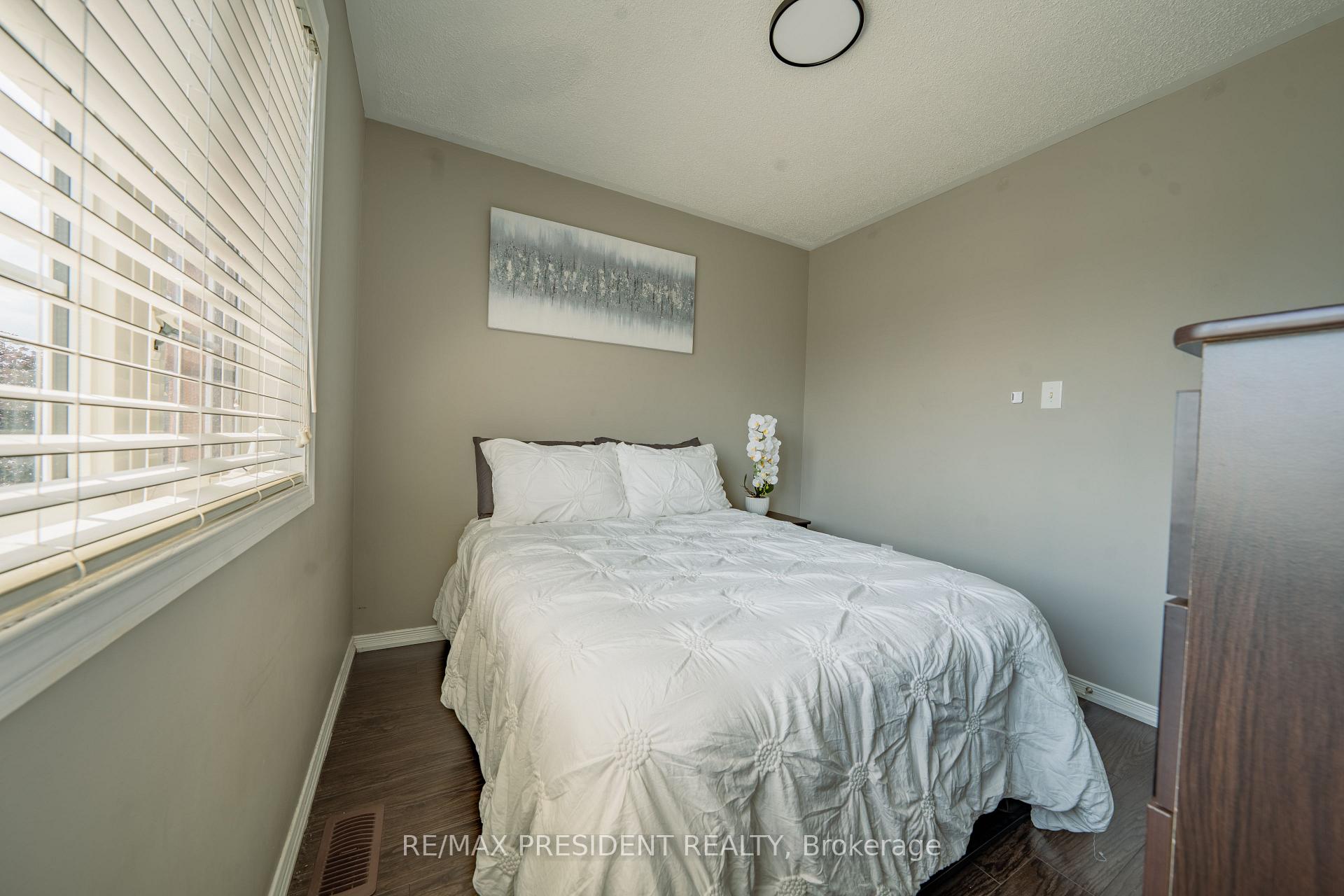Photo 39 of 4 Redfinch Way, Brampton, Fletcher's Meadow — HOMEH