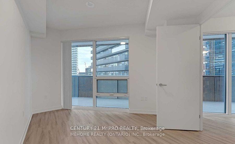 Photo 8 of Unit 4208, 55 Cooper Street, Toronto, Waterfront Communities — HOMEH