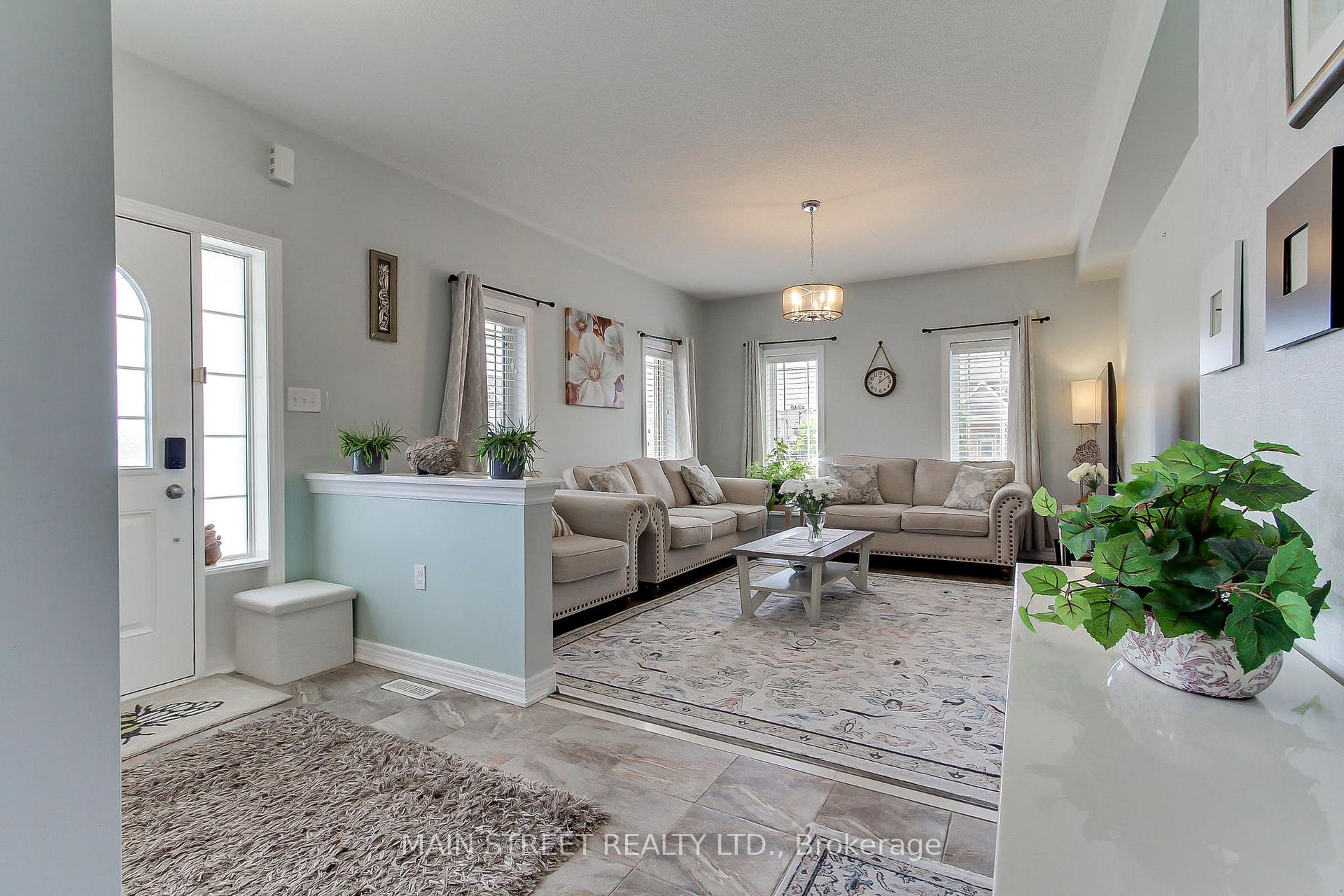 Photo 7 of 34 Grey Wing Avenue, Georgina, Keswick South — HOMEH