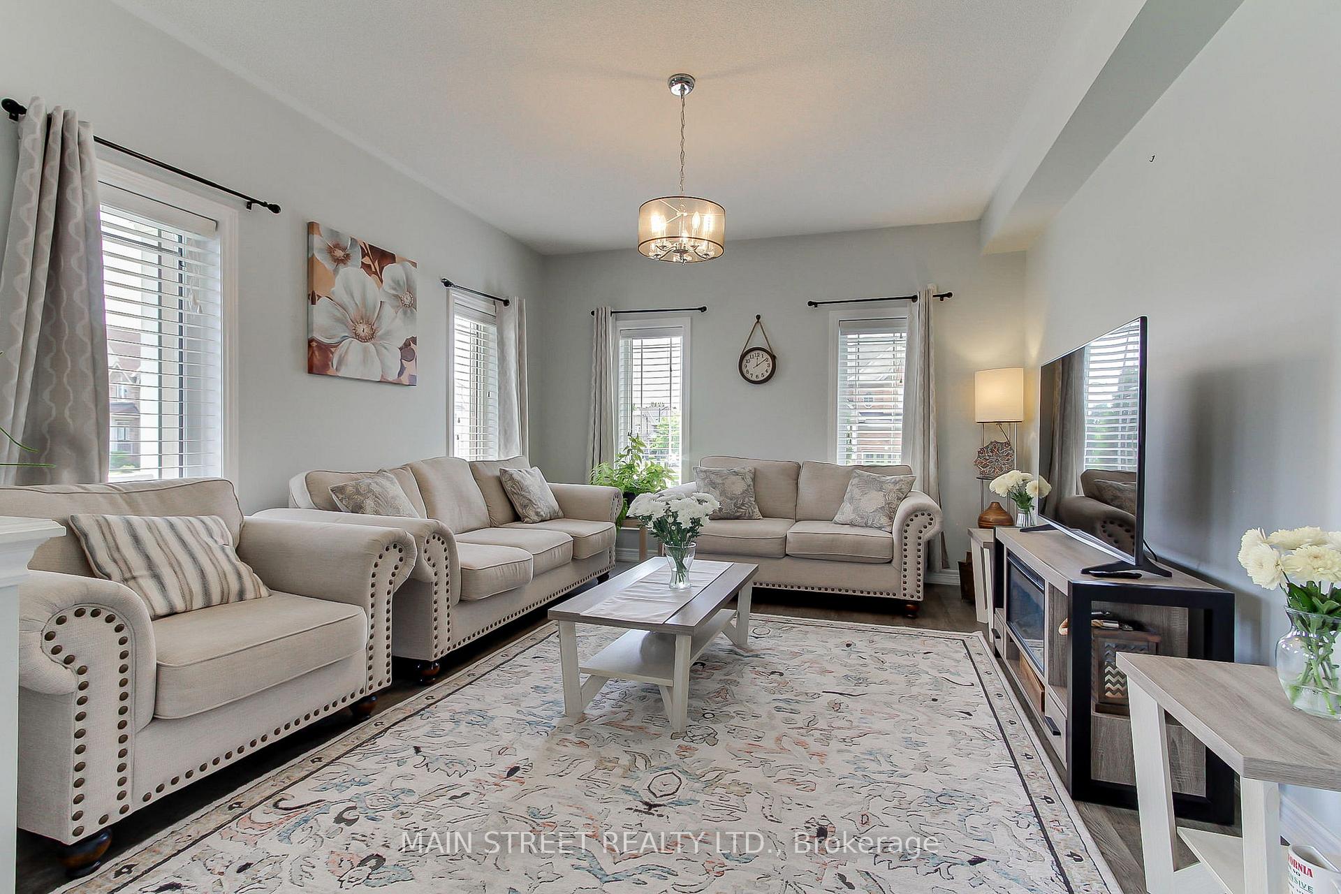 Photo 8 of 34 Grey Wing Avenue, Georgina, Keswick South — HOMEH