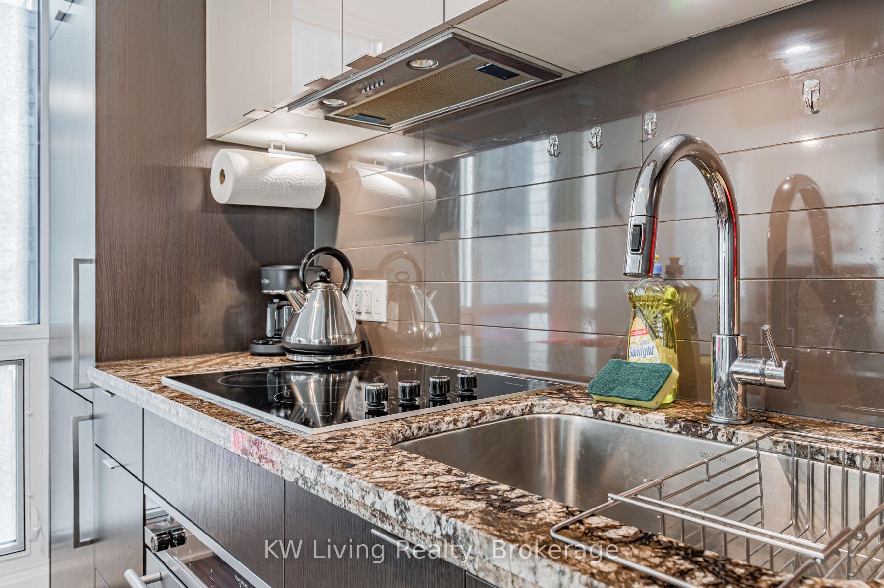 Photo 3 of Unit 520, 115 Blue Jays Way, Toronto, Waterfront Communities — HOMEH