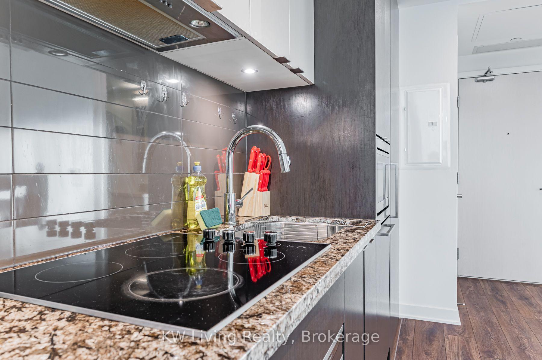 Photo 4 of Unit 520, 115 Blue Jays Way, Toronto, Waterfront Communities — HOMEH