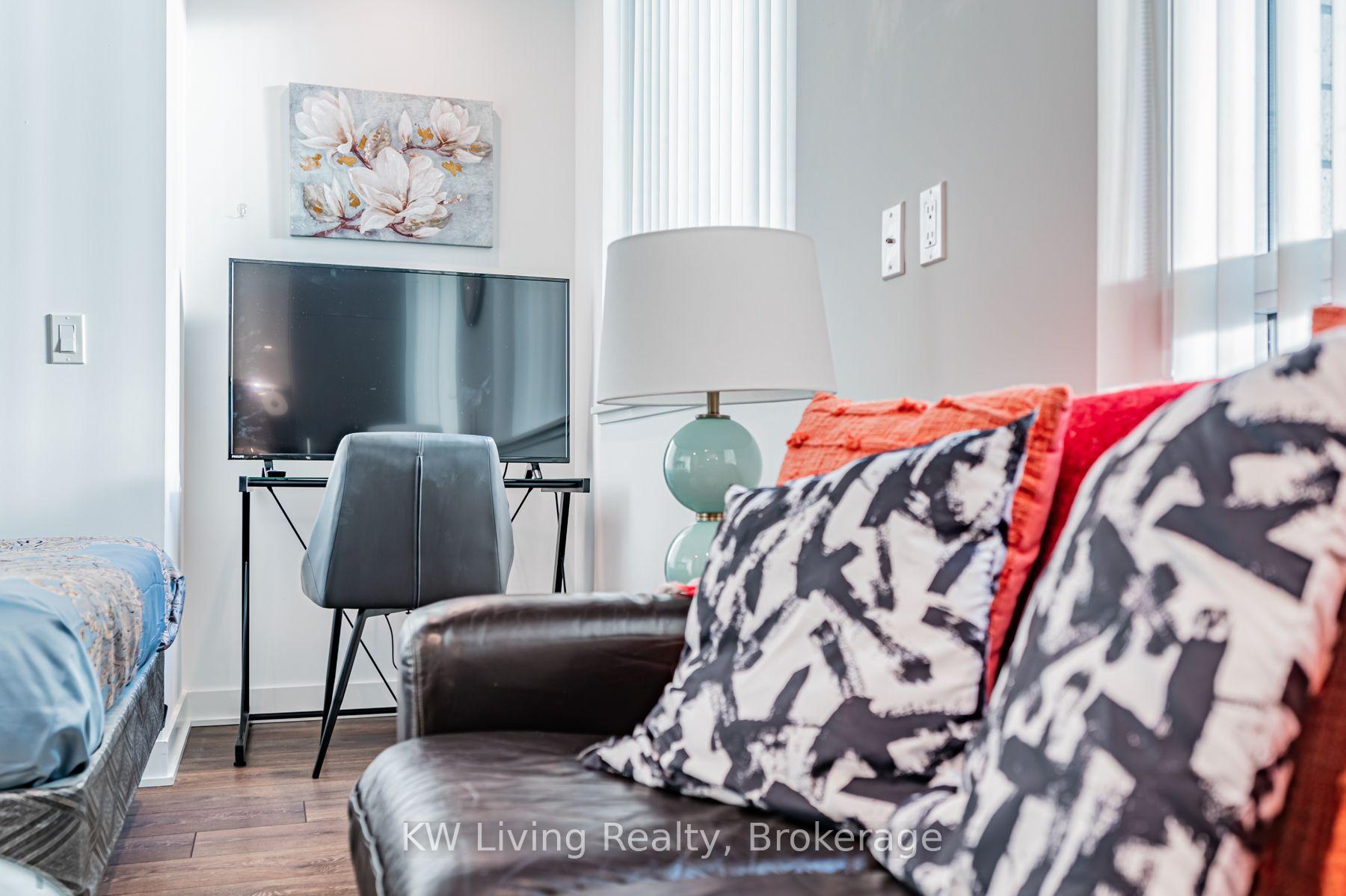 Photo 7 of Unit 520, 115 Blue Jays Way, Toronto, Waterfront Communities — HOMEH
