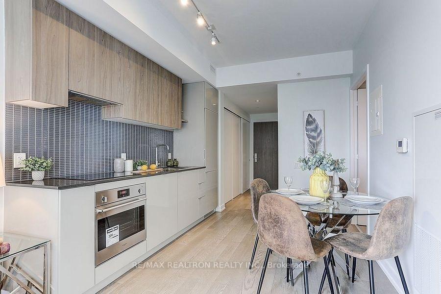 Photo 4 of Unit 2708, 161 Roehampton Avenue, Toronto, Mount Pleasant West — HOMEH