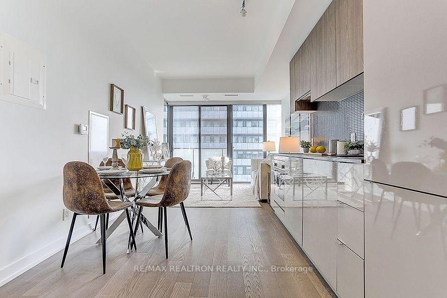 Photo 6 of Unit 2708, 161 Roehampton Avenue, Toronto, Mount Pleasant West — HOMEH