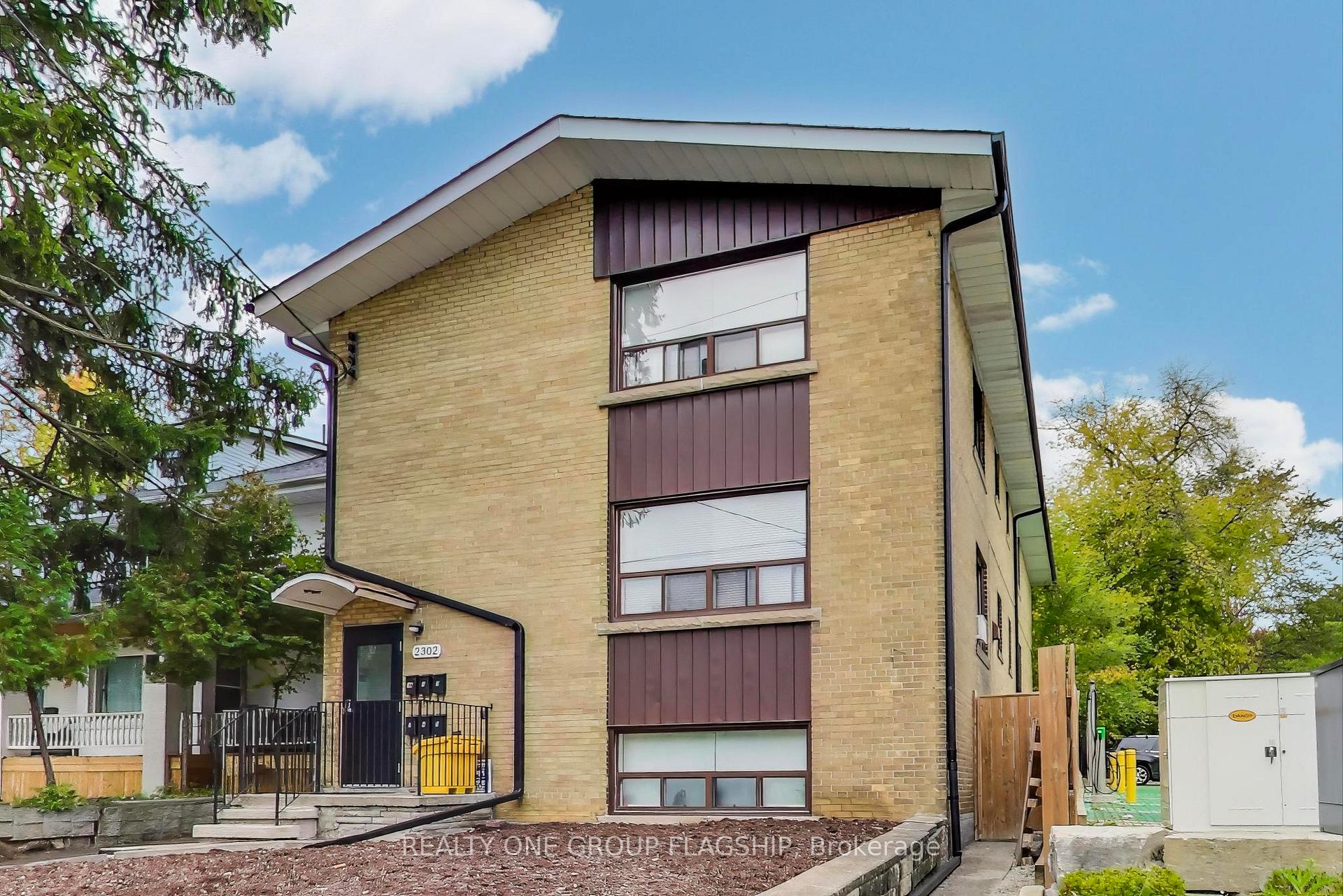 Front of Unit 1A, 2302 Lake Shore Boulevard W