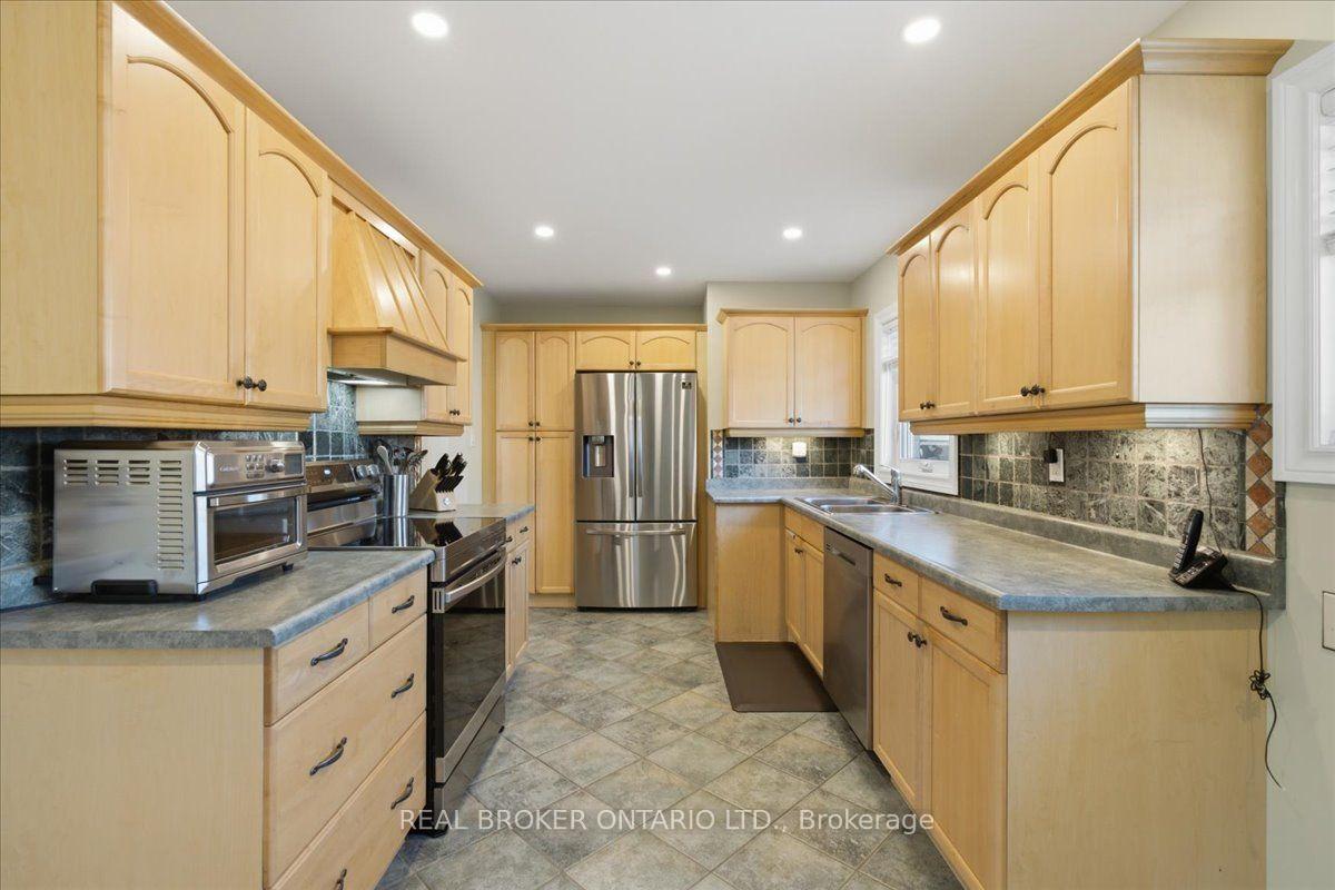 Photo 6 of 1331 Tatra Drive, Pickering, Bay Ridges — HOMEH
