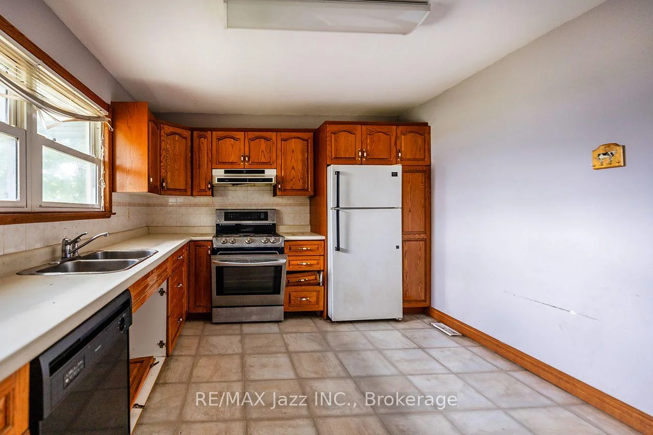 Photo 8 of 1500 Simcoe Street N, Oshawa, Samac — HOMEH