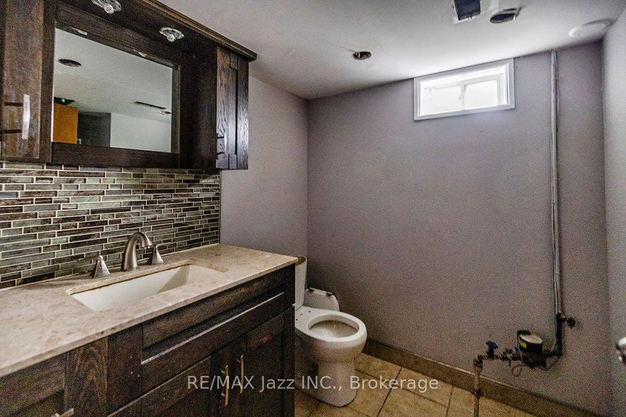 Photo 25 of 1500 Simcoe Street N, Oshawa, Samac — HOMEH