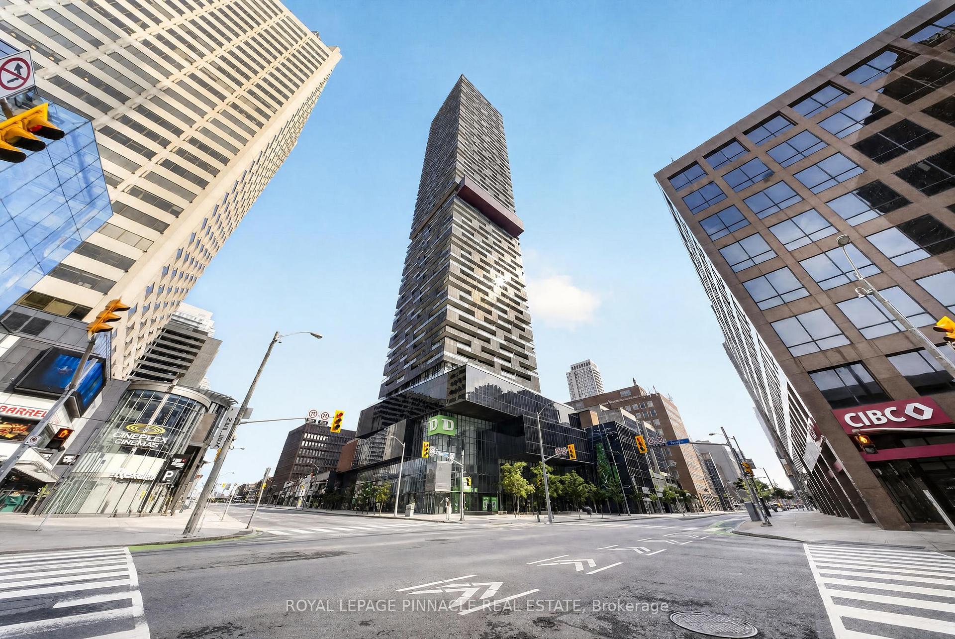 Photo 2 of Unit 2002, 8 Eglinton Avenue E, Toronto, Mount Pleasant West — HOMEH
