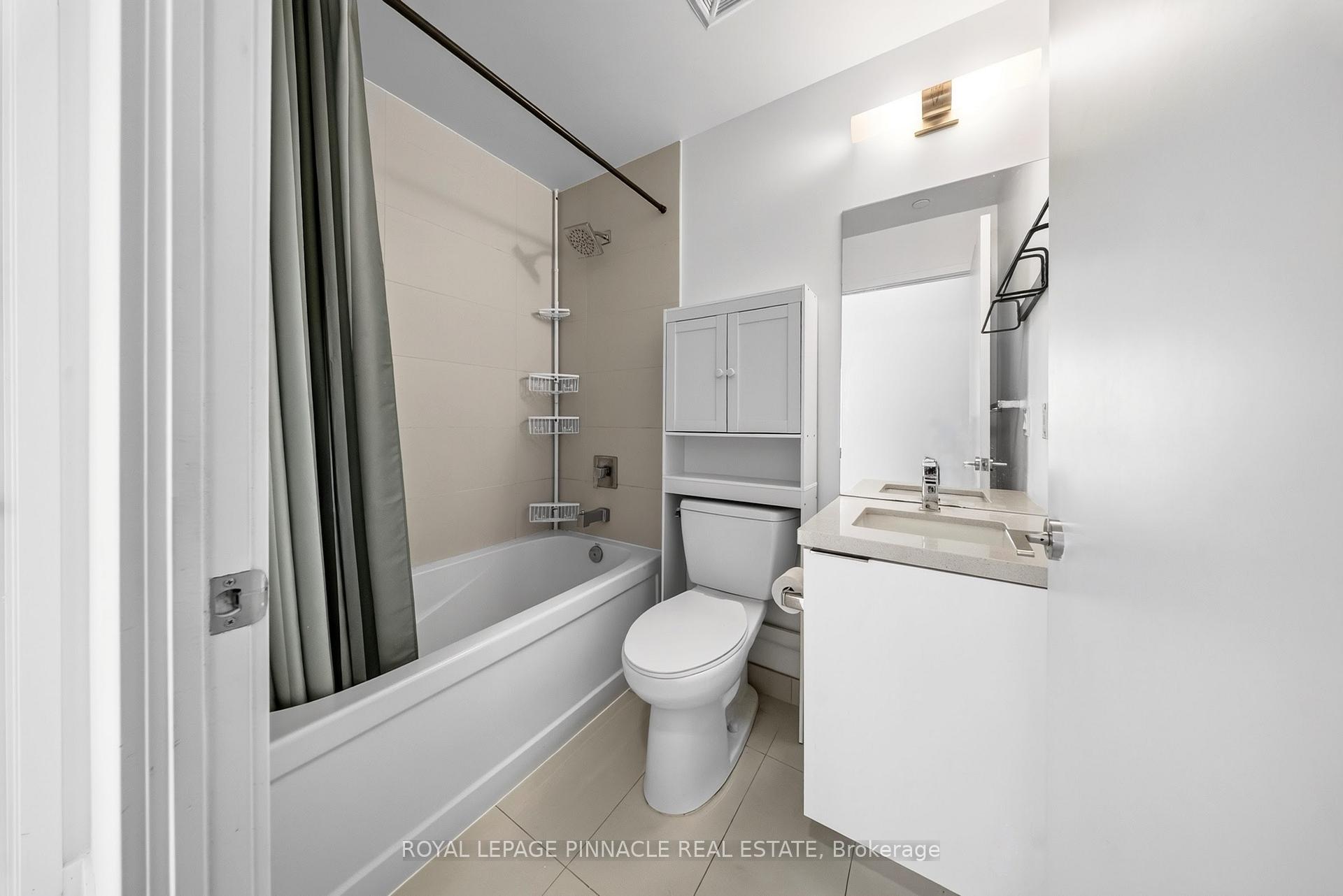 Photo 18 of Unit 2002, 8 Eglinton Avenue E, Toronto, Mount Pleasant West — HOMEH