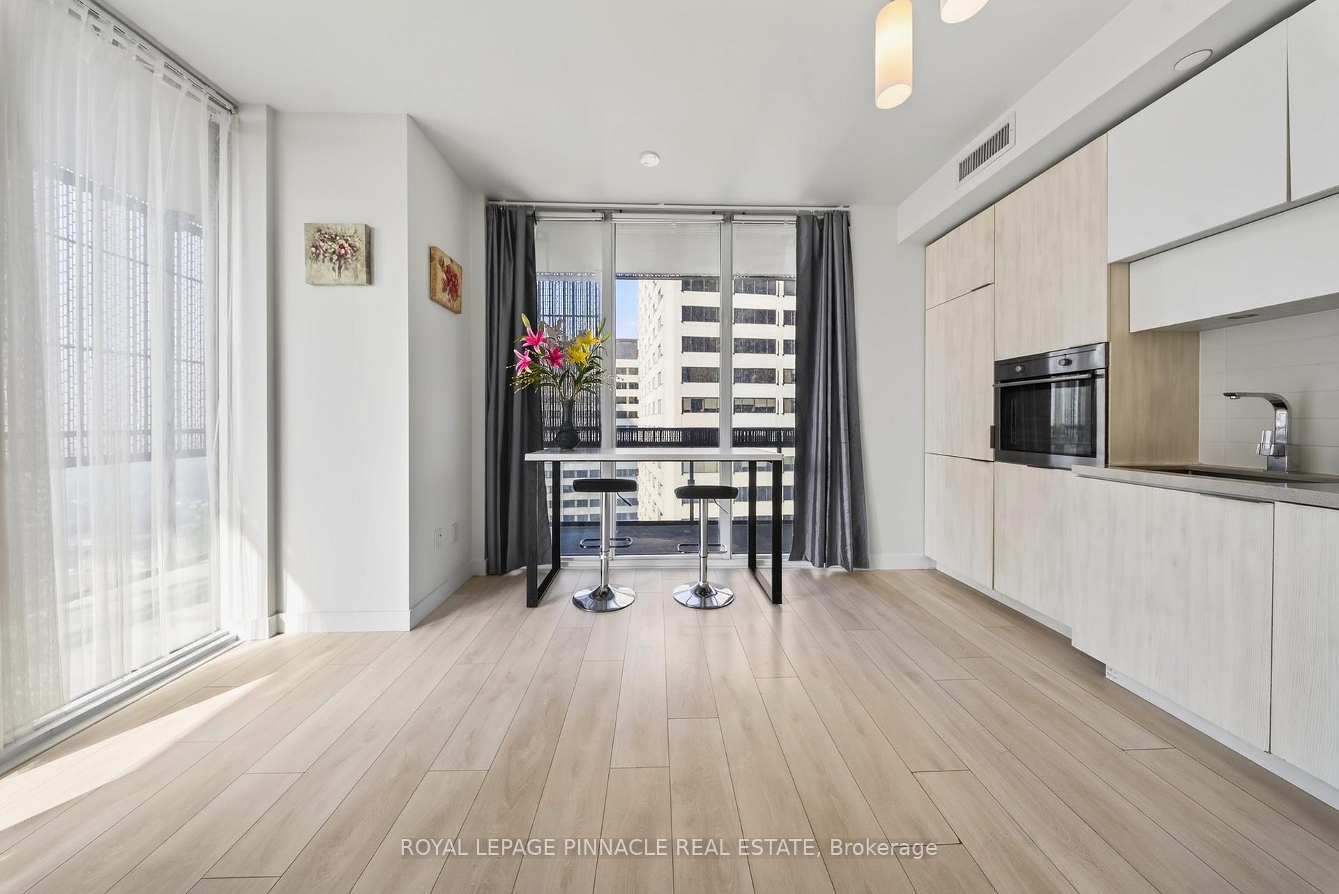 Photo 24 of Unit 2002, 8 Eglinton Avenue E, Toronto, Mount Pleasant West — HOMEH